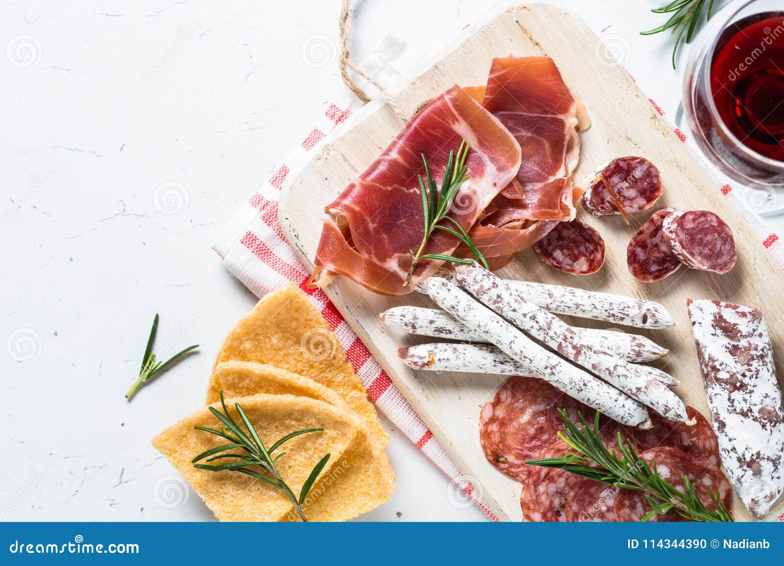 Antipasto Italiano Tradicional En Blanco Foto de archivo Imagen de