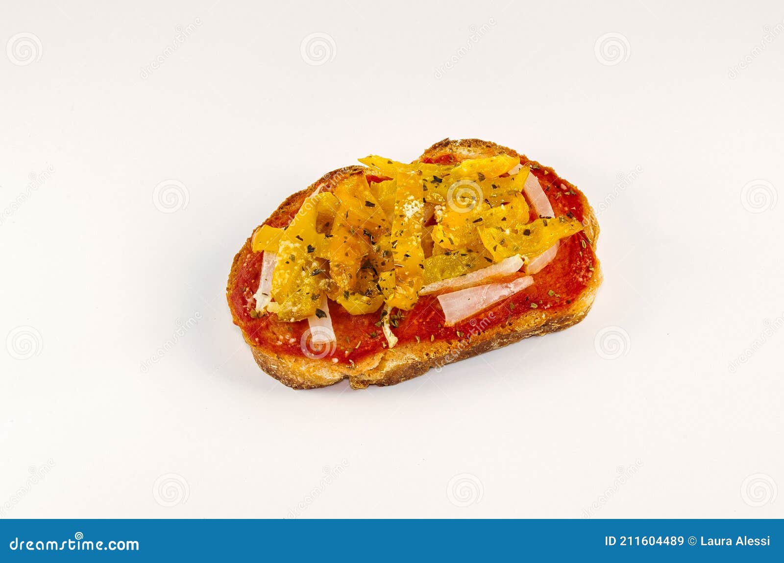 antipasto vegano:bruschetta con pane,pomodoro,peperone e cipolla. vegan appetizer made of a slice of bread,tomato pepper and onion