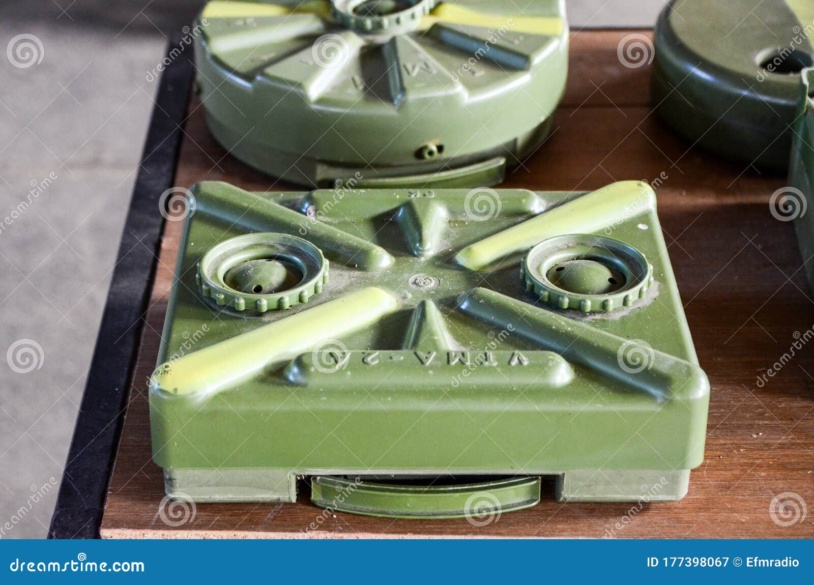 Modern day land mines can be divided into either anti-tank mines or antipersonnel mines. Modern day land mines can be divided into either anti-tank mines or antipersonnel mines.