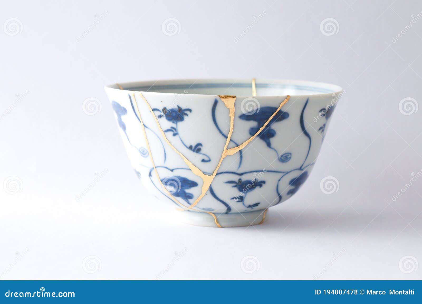 antique blue and white bowl restored with antique kintsugi real gold technique
