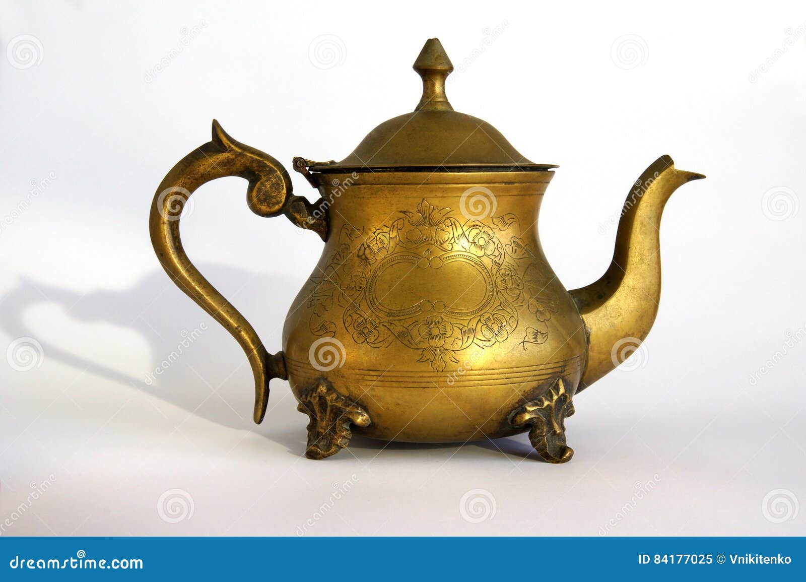 https://thumbs.dreamstime.com/z/antique-brass-teapot-pattern-white-background-shadows-84177025.jpg