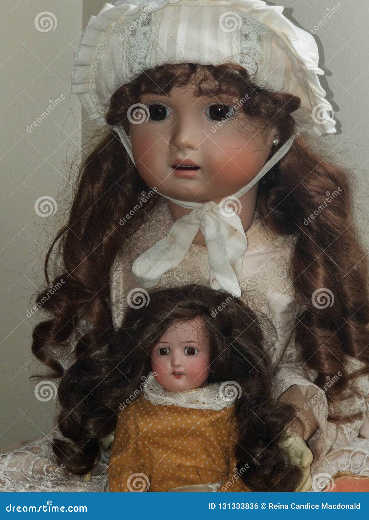Antique Dolls Stock Photo 33499950
