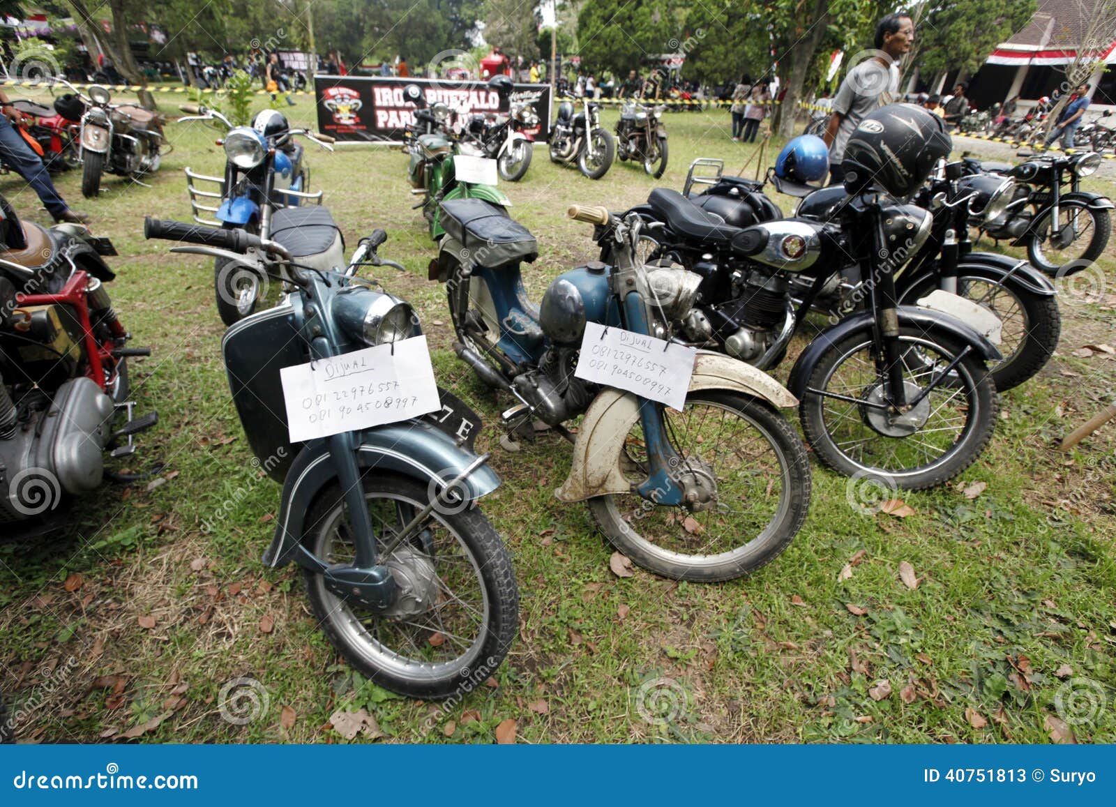 Antique motorcycles editorial stock photo. Image of tree - 40751813