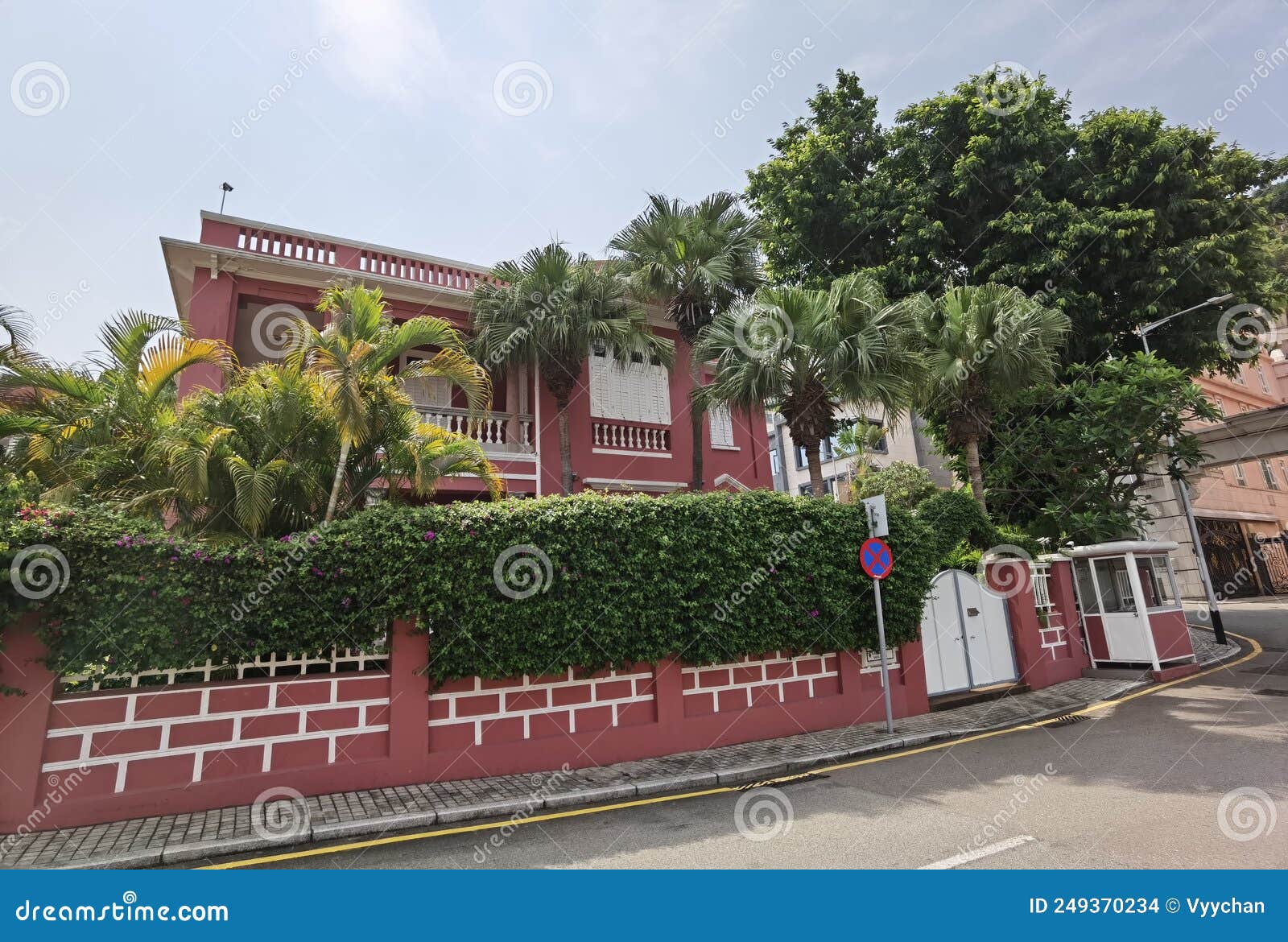 antique portuguese modernism architecture colonial macau heritage building sai van mansion colina da penha hill luxury lifestyle