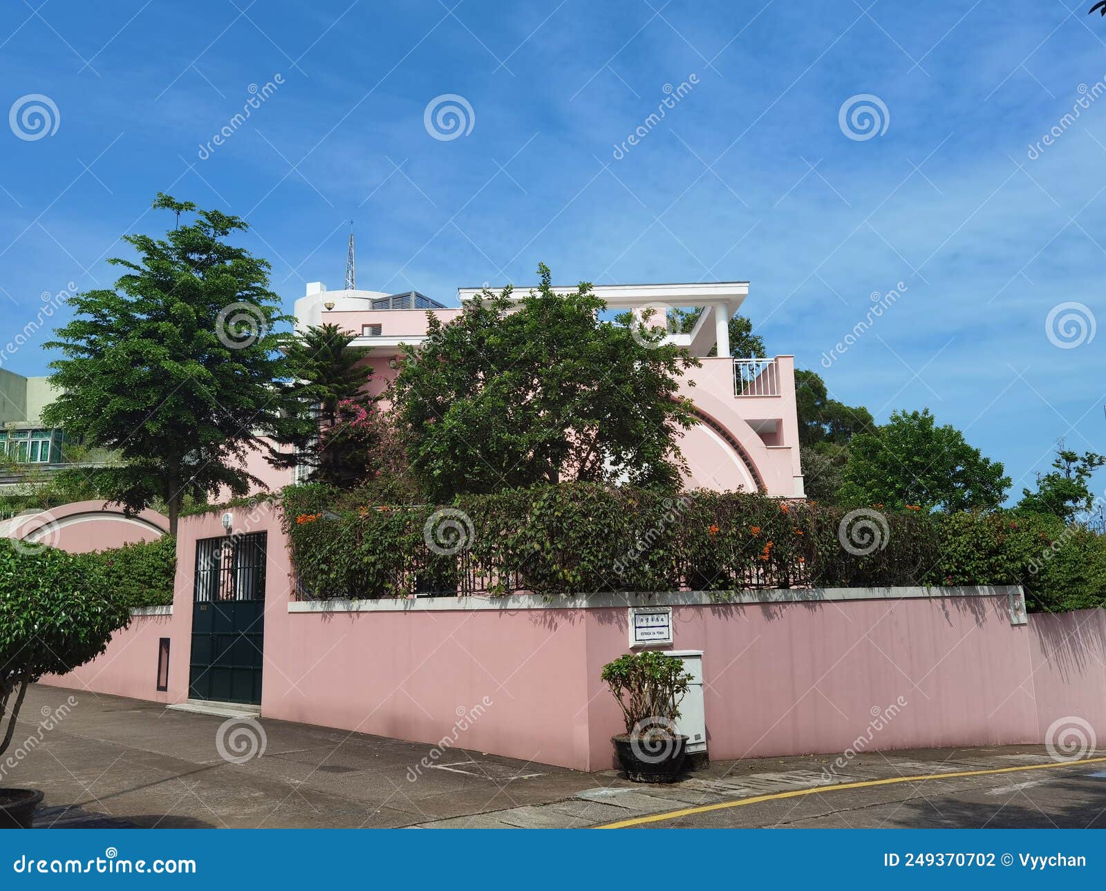 antique portuguese modernism architecture colonial macau heritage building sai van mansion colina da penha hill luxury lifestyle