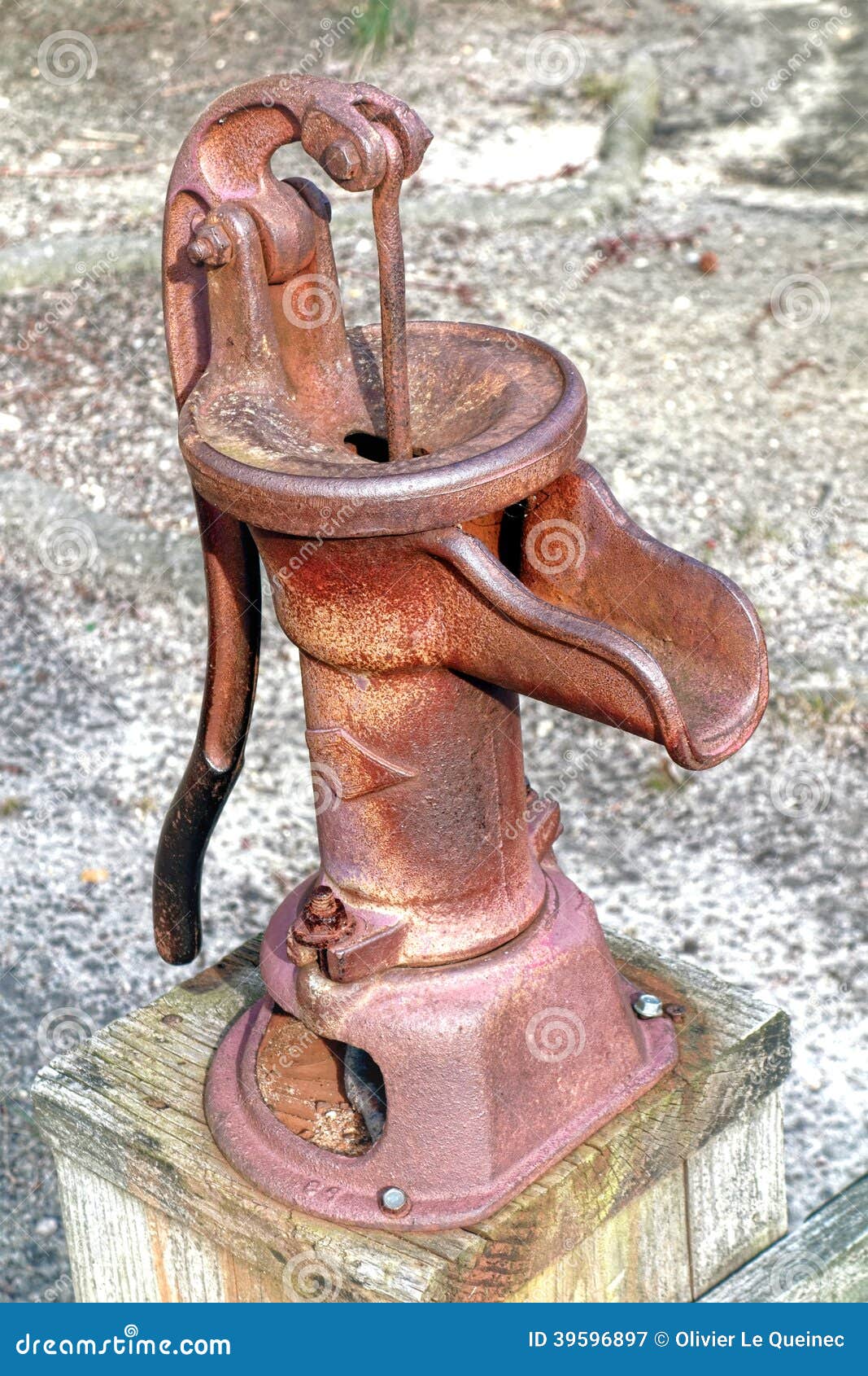 Antique Rusty Manual Water Fountain Pump And Crank Stock Image - Image