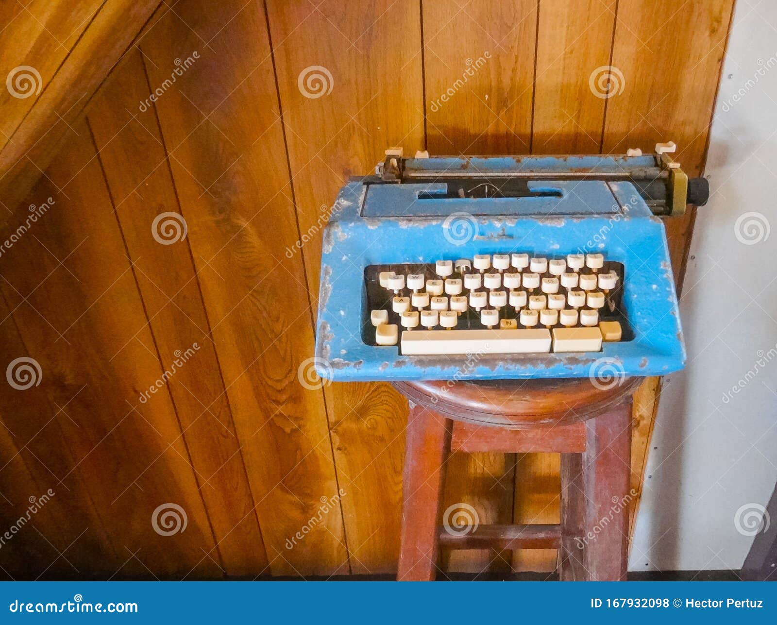 Antique Typewriter on Wooden Chair Stock Photo Image of machine, manual 167932098
