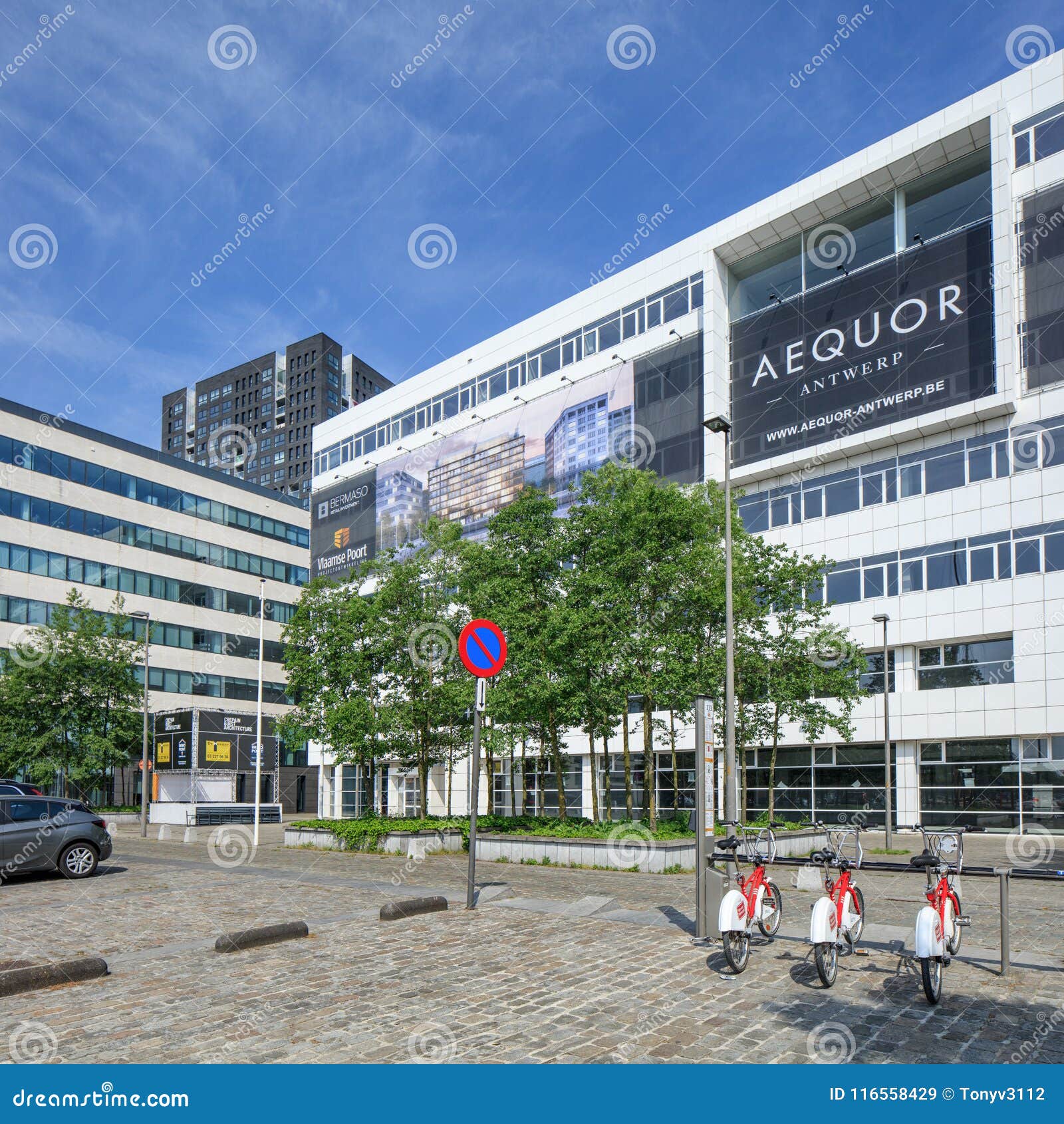 https://thumbs.dreamstime.com/z/antwerp-may-modern-architecture-city-center-wwii-suffered-considerable-damage-v-bombs-recent-years-noteworthy-116558429.jpg