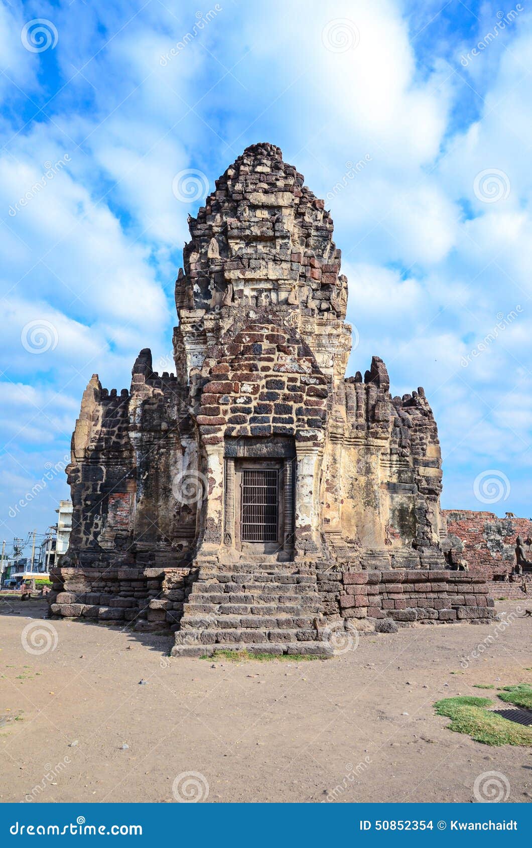 Antyczna świątynia i pagoda w Tajlandia