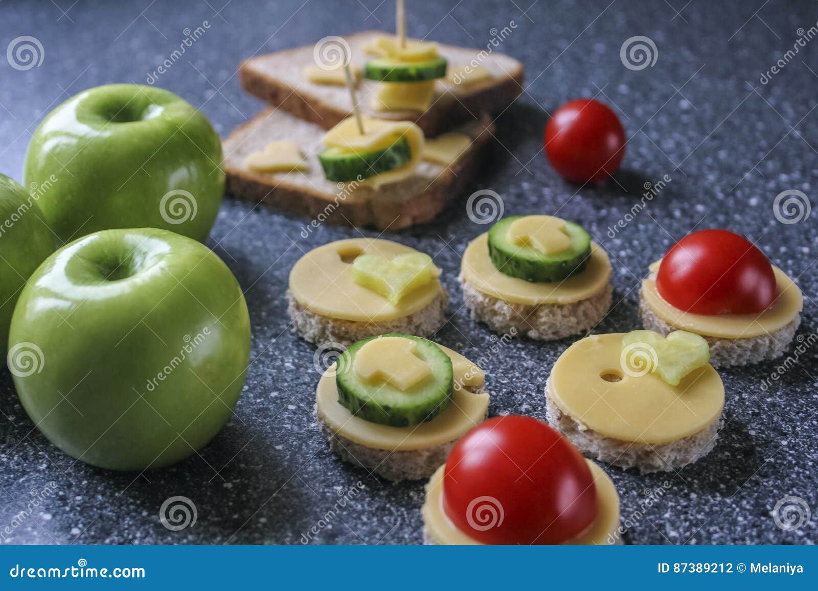 Aperitifs Mit Käse Und Gemüse Stockfoto - Bild von mittagessen, farbe ... Aperitifs Mit Käse Und Gemüse Stockfoto - Bild von mittagessen, farbe ...