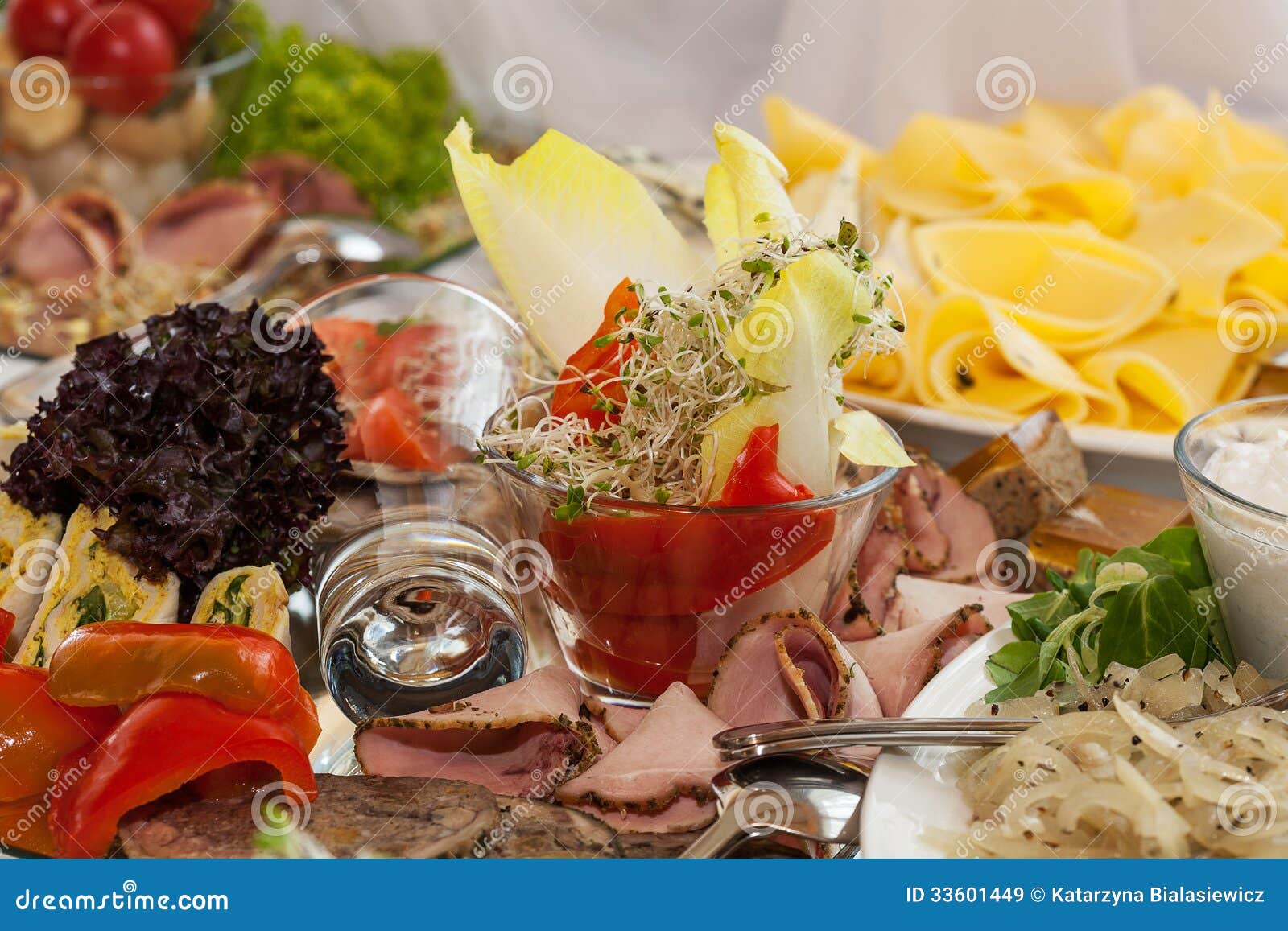 Aperitivi Freddi Su Una Tavola Immagine Stock Immagine di partito