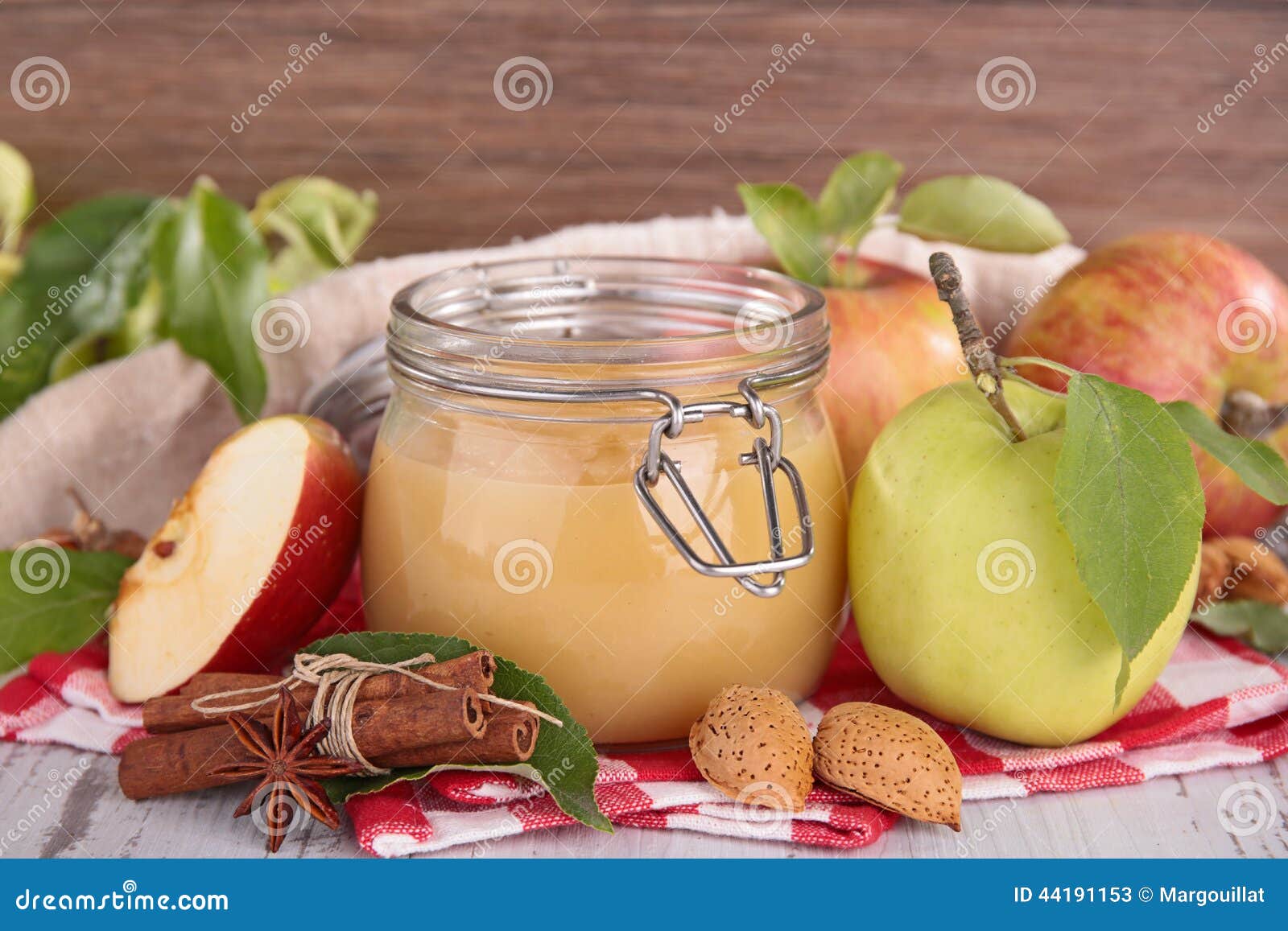 Apfelsauce stockbild. Bild von apfel, kompott, nachtisch - 44191153