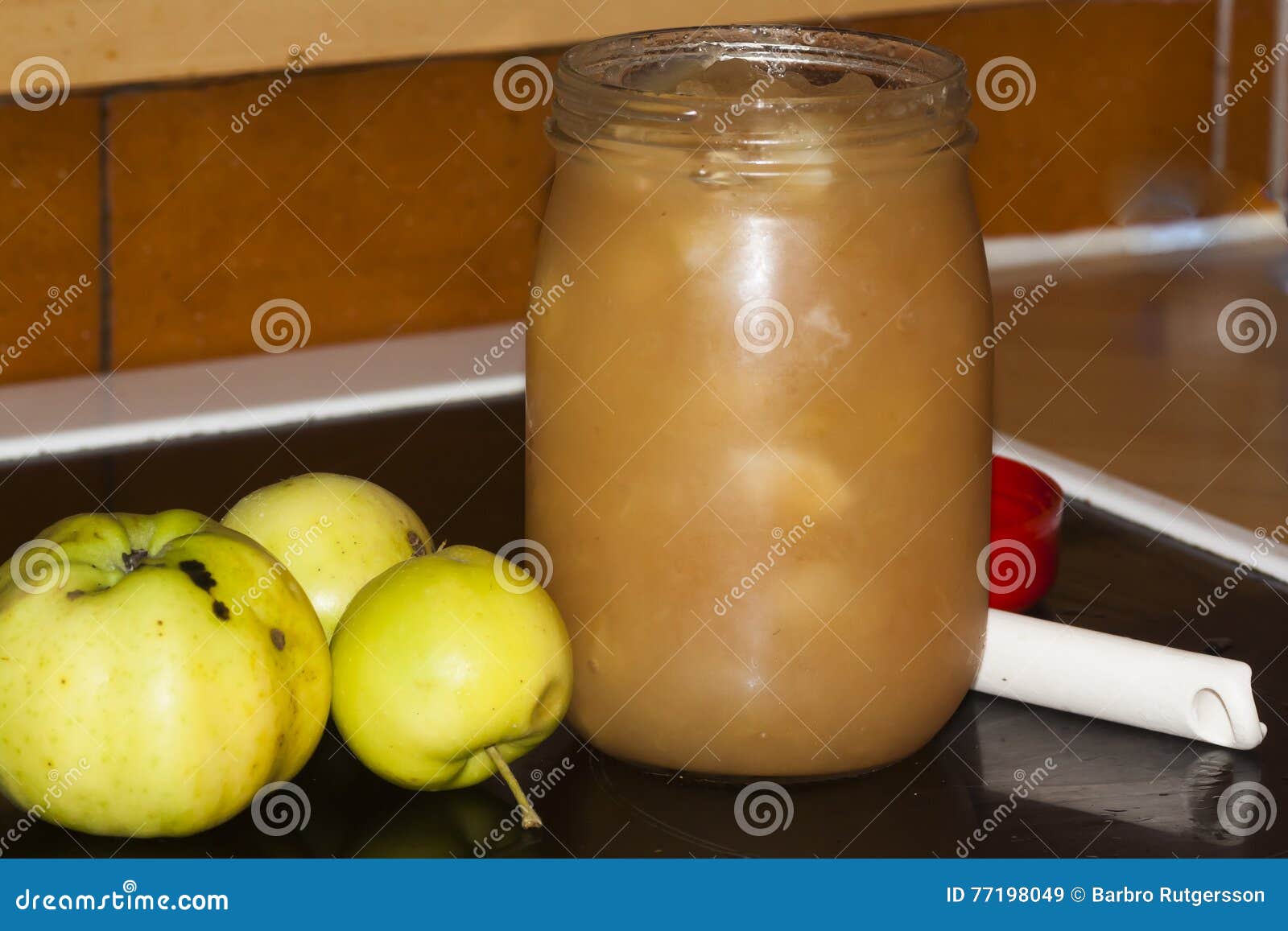 Apfelsauce stockbild. Bild von hilfsmittel, kappe, apfelmus - 77198049