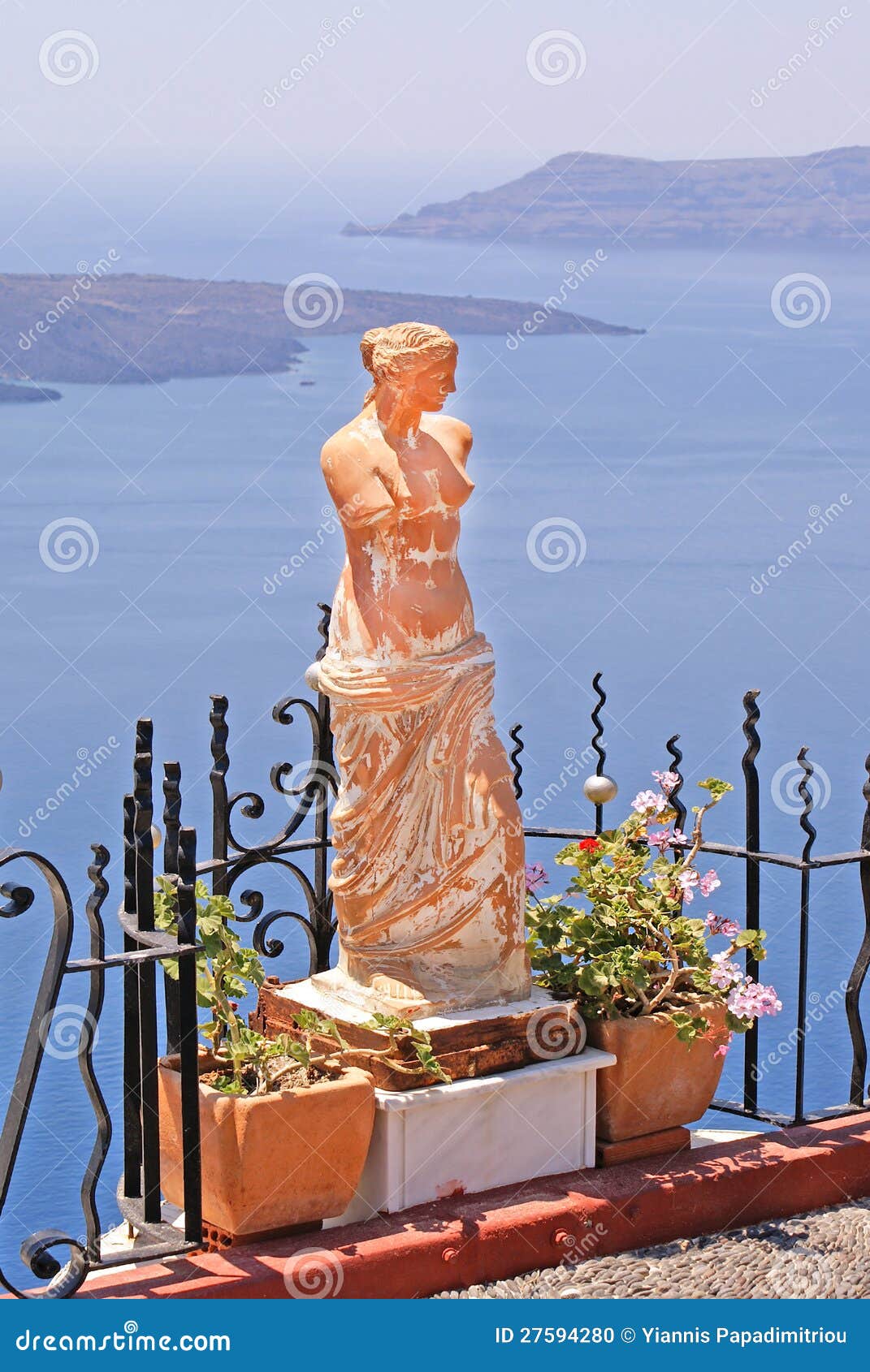 aphrodite statutue in santorini island