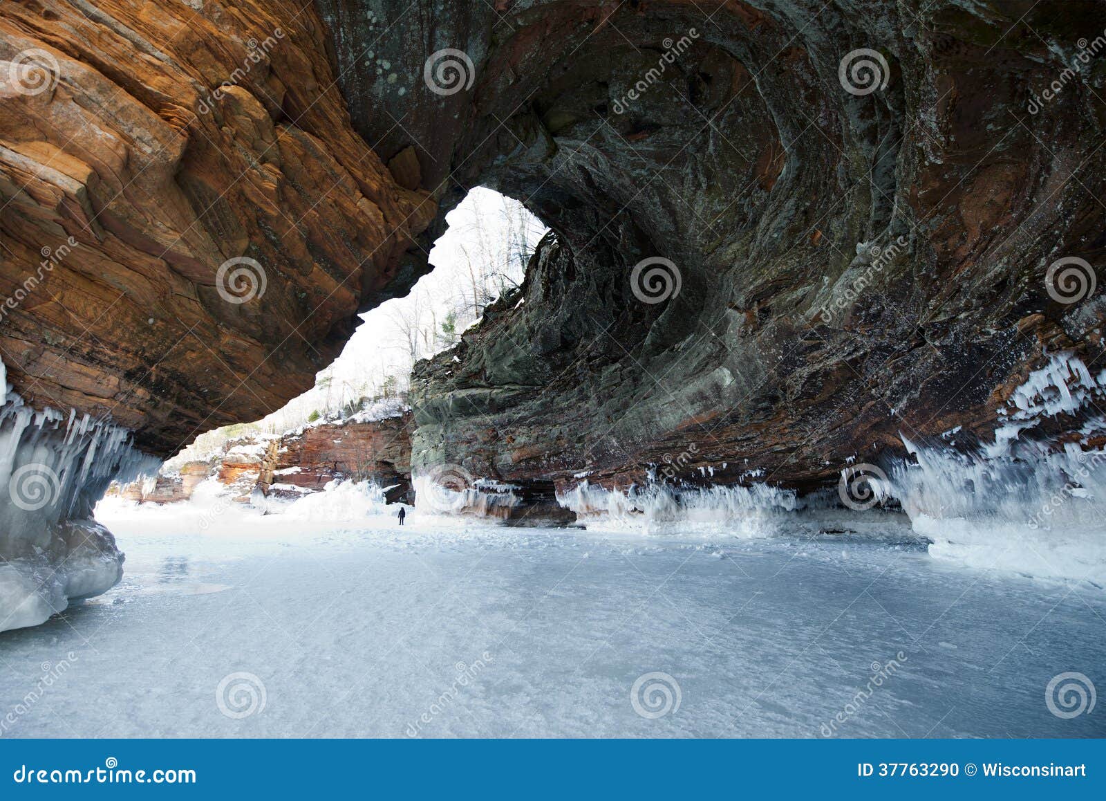 apostle islands ice caves, winter season