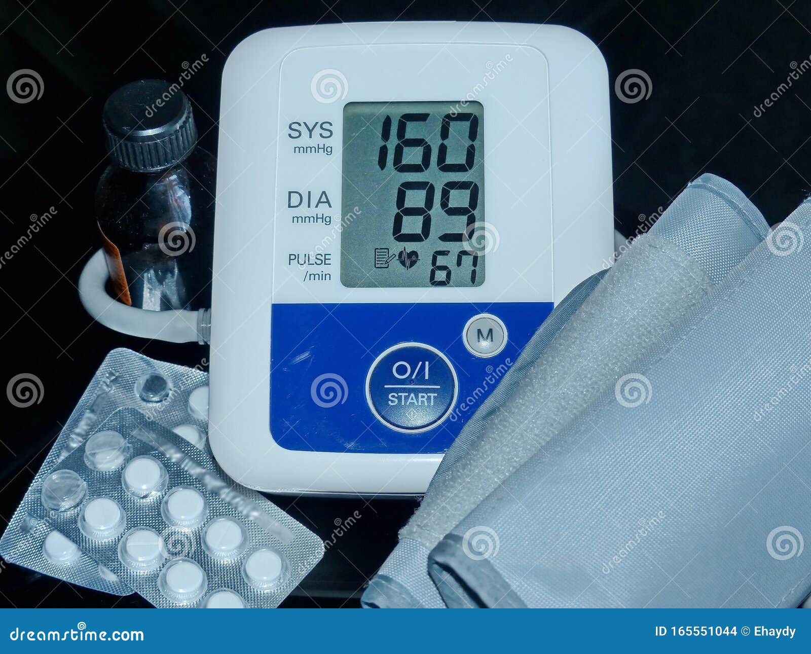 Apparatus for Measuring Blood Pressure. High Pressure. Data Shows