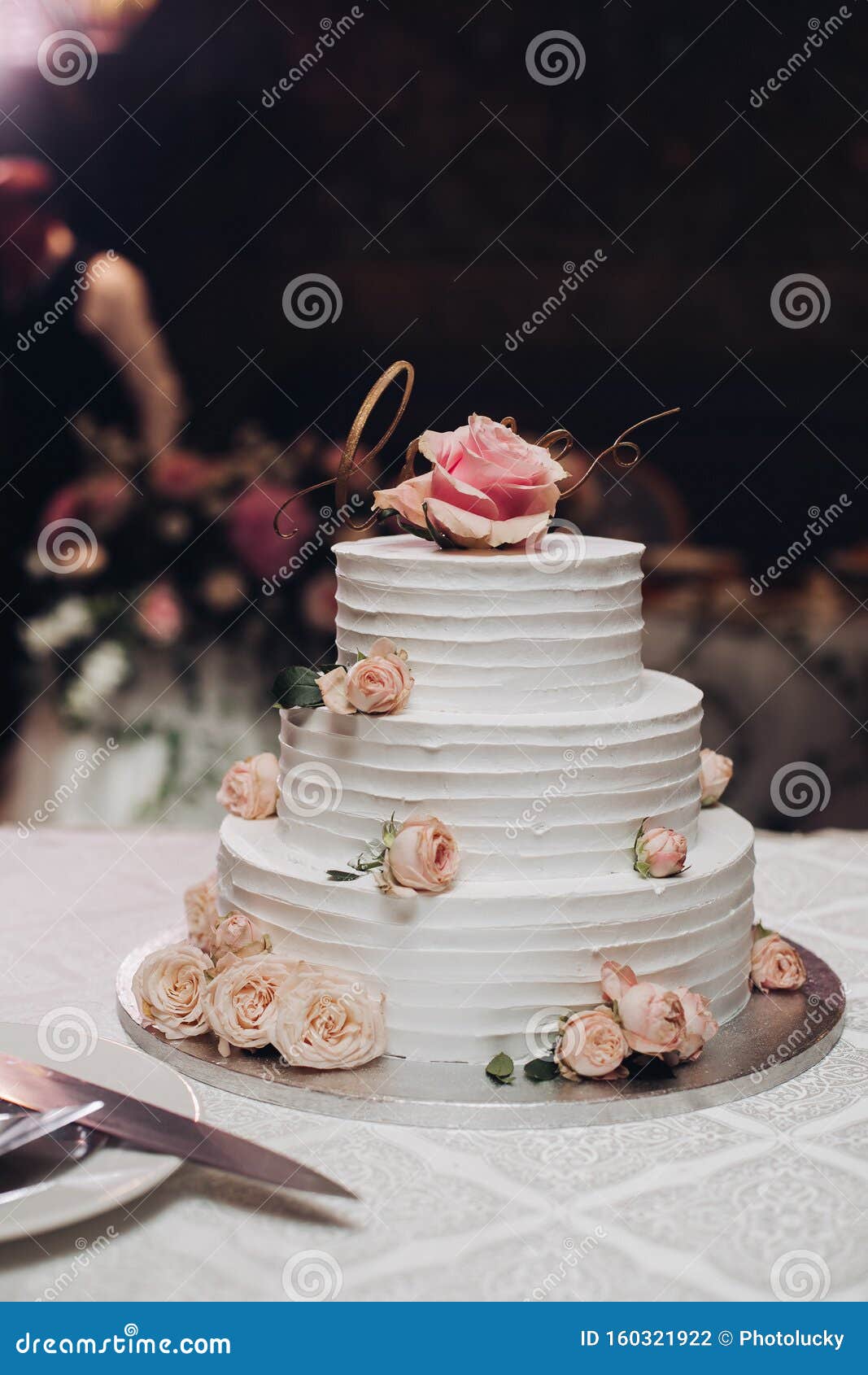 Pin by Niki Belles on Mom | Big birthday cake, Cake, Pretty birthday cakes