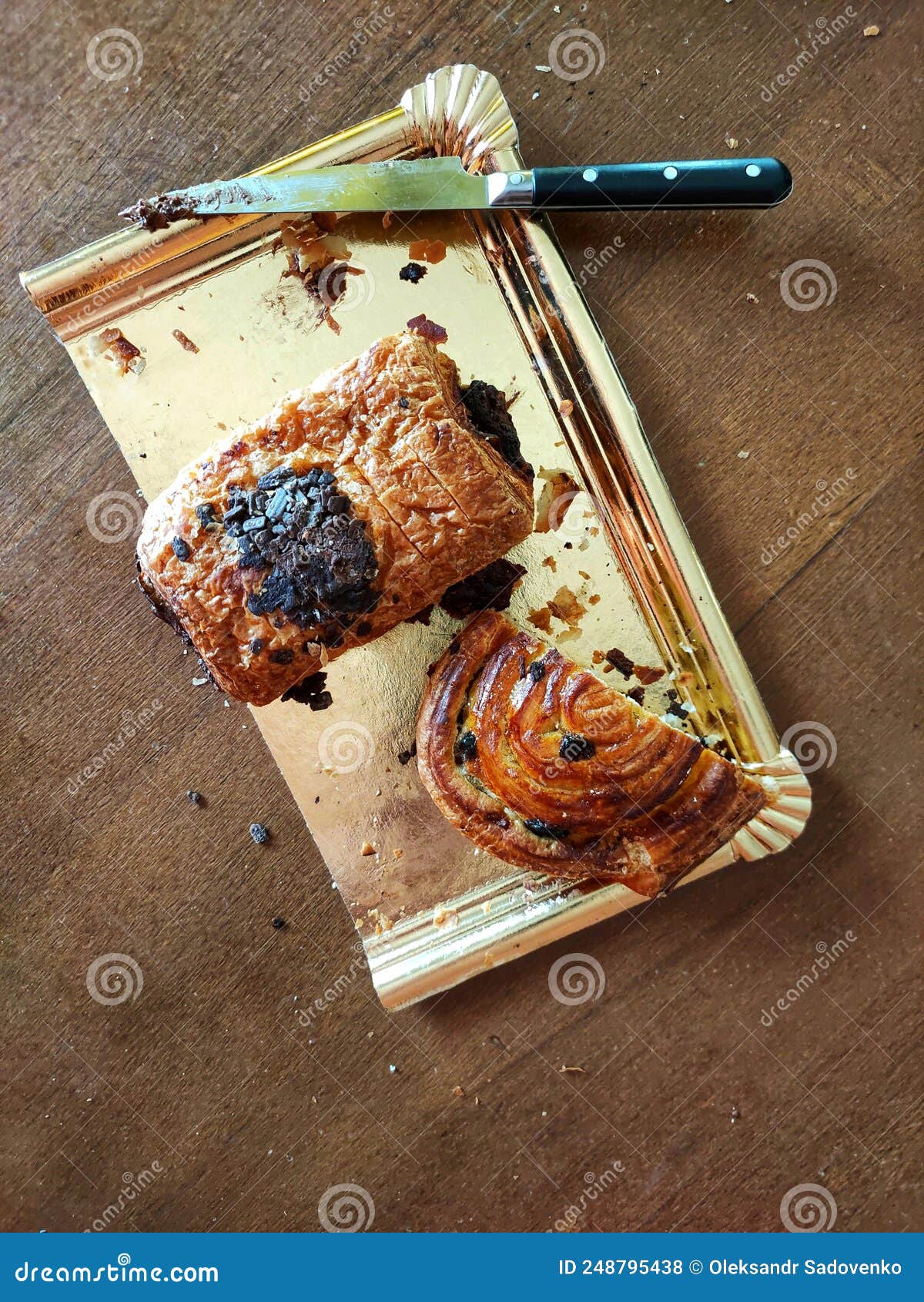 appetizing buns with chocolate and raisins lie on a wooden table