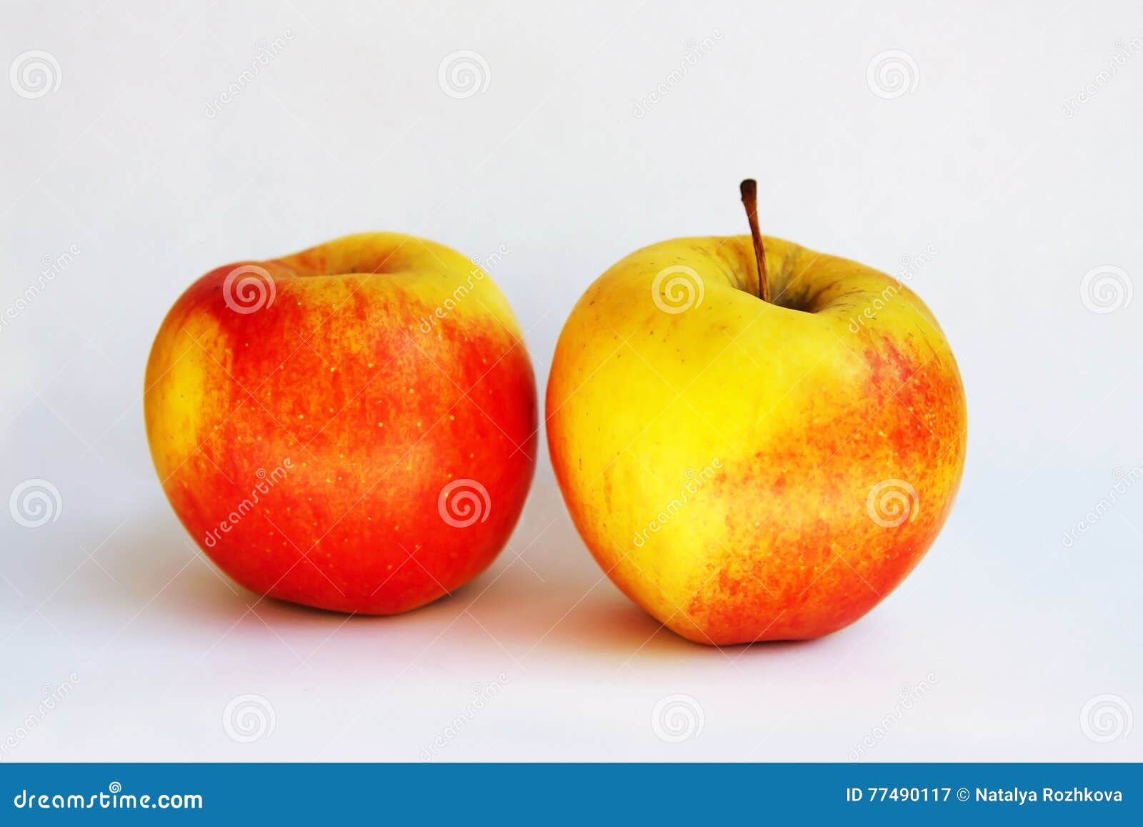 Apple在空白背景查出库存图片 图片包括有apple在空白背景查出