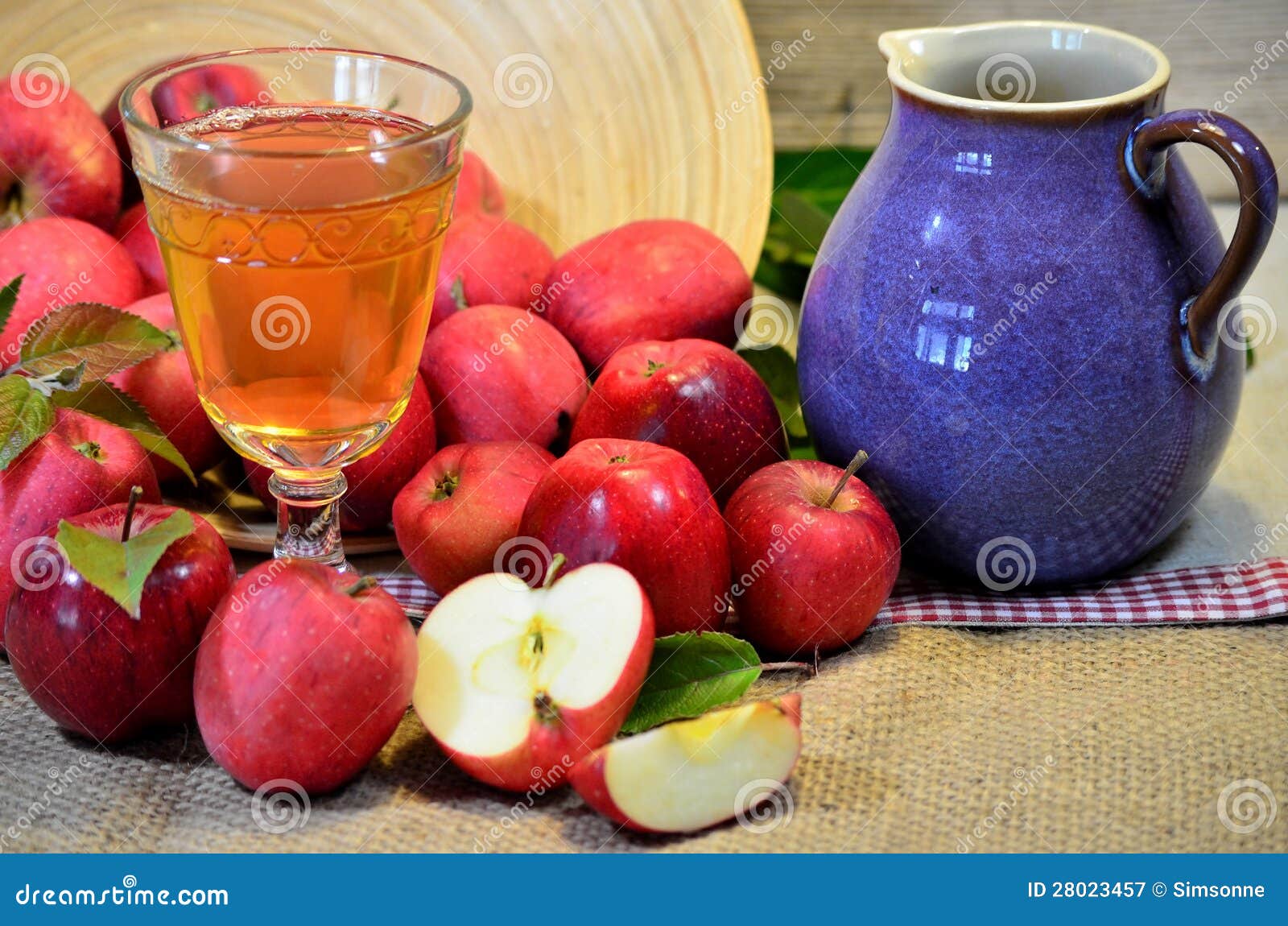 Apple cider cup stock image. Image of fresh, schoppen 28023457