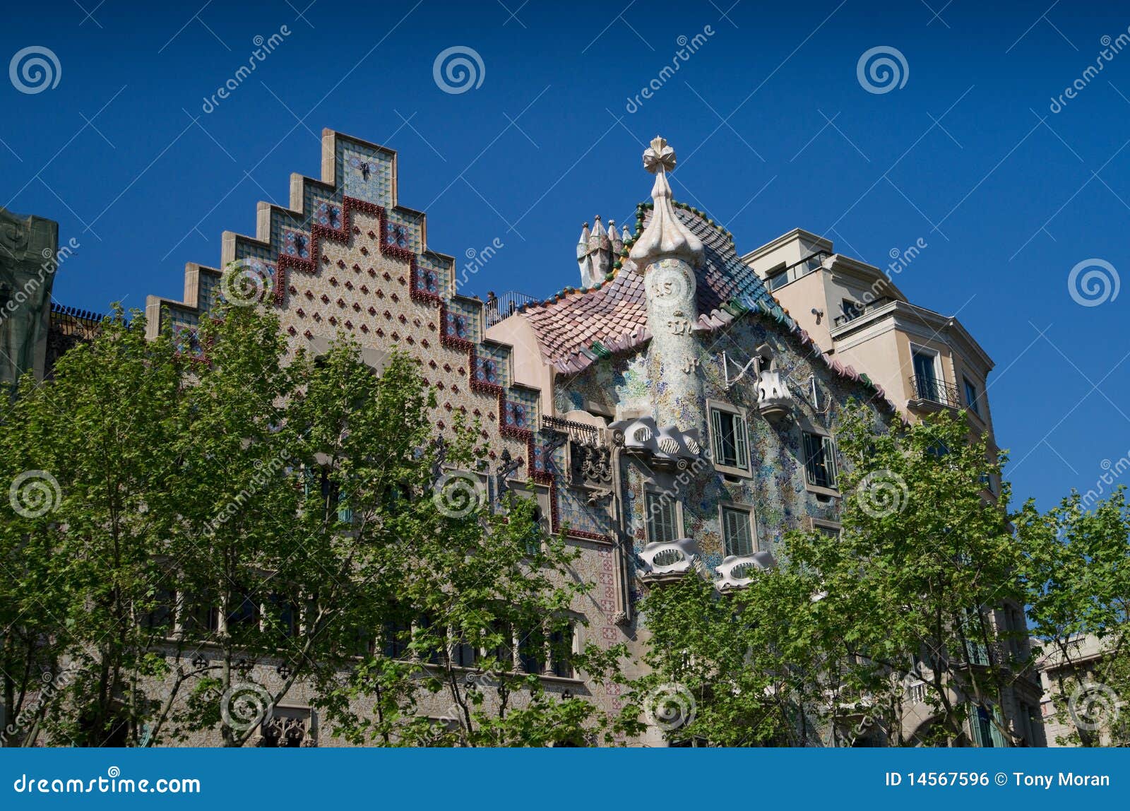 Apple of discord buildings editorial photo. Image of nouveau - 14567596