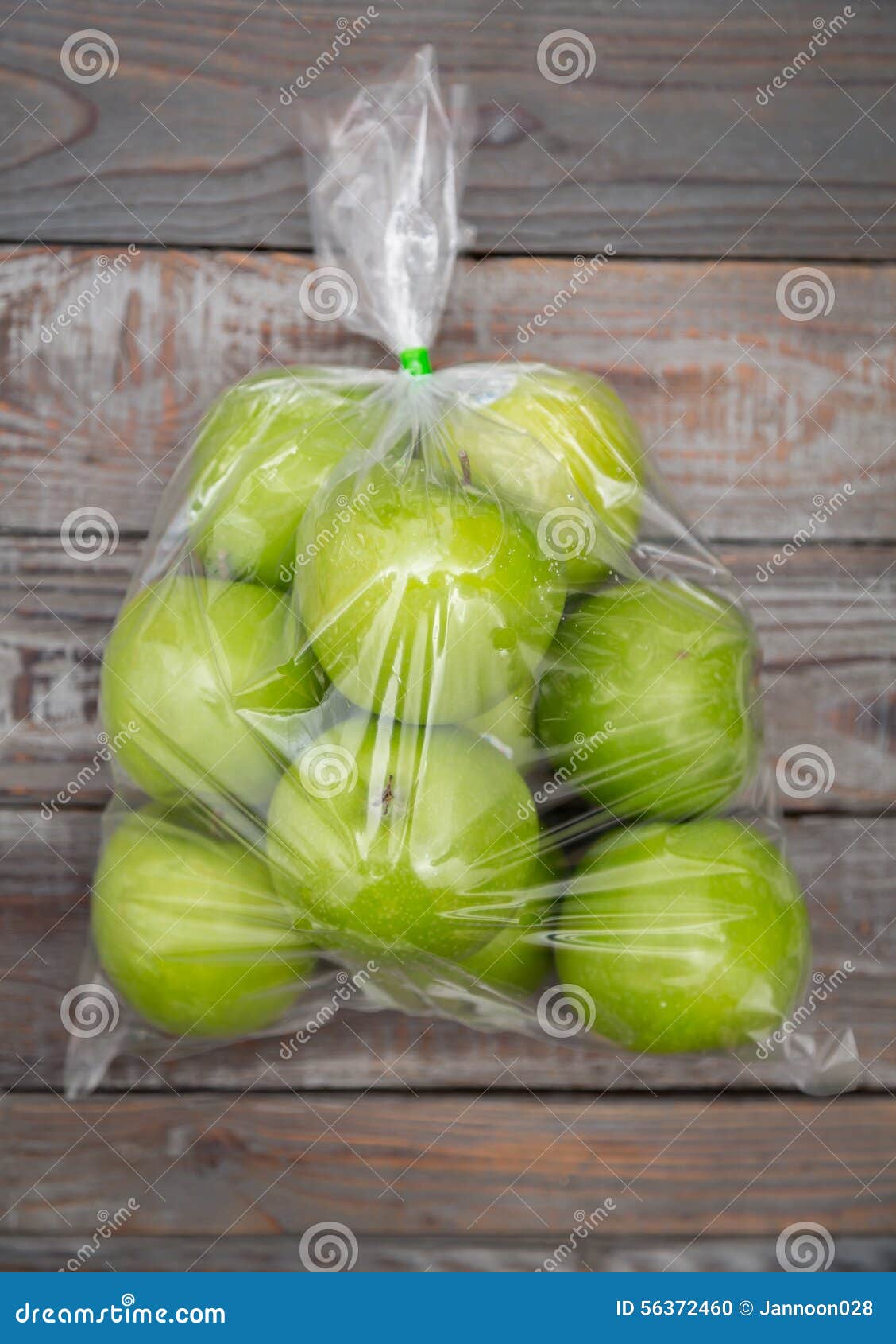 Applefruit in plastic zak stock foto. Image of nave 56372460