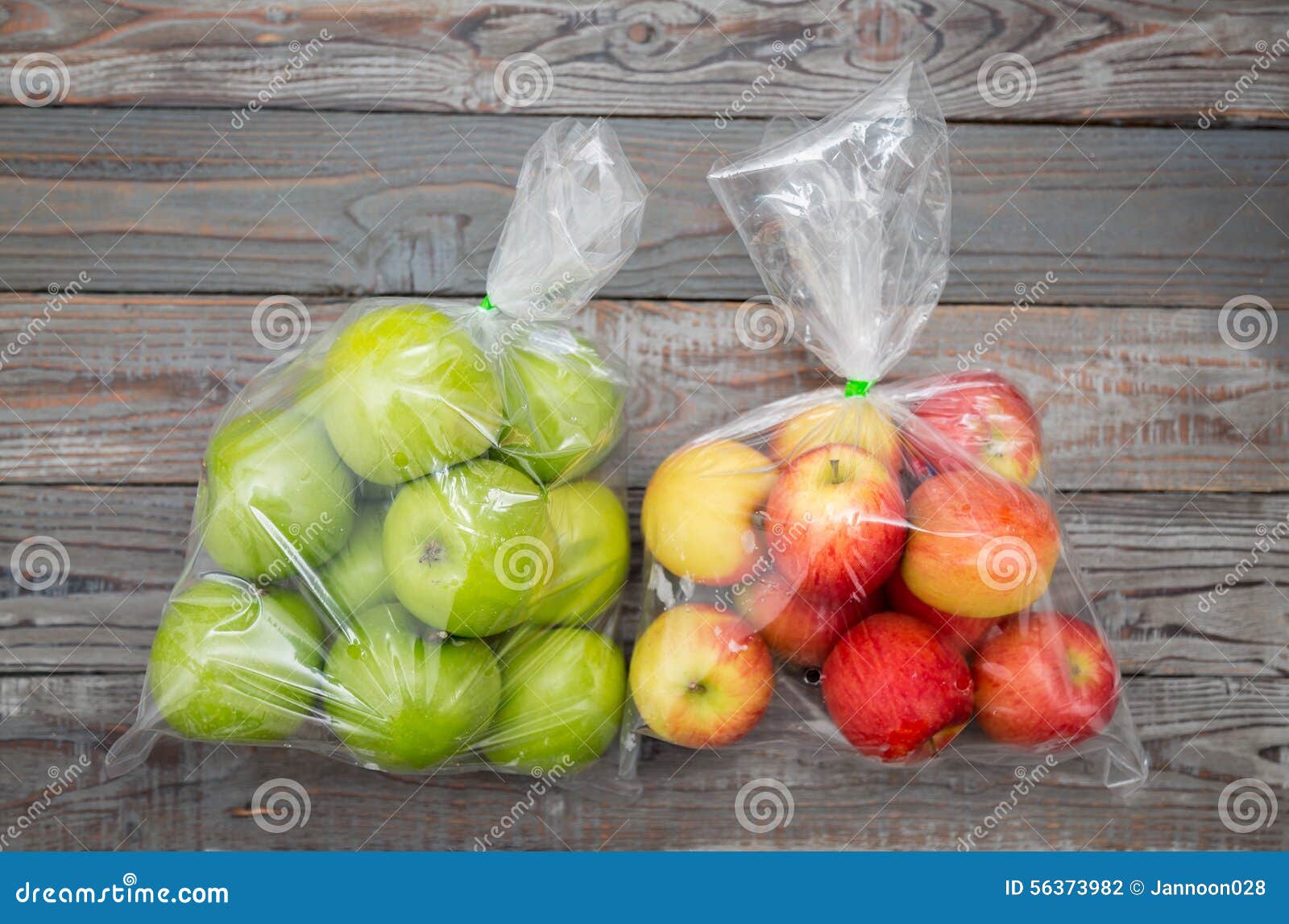 Applefruit in plastic zak stock foto. Image of fruitig 56373982