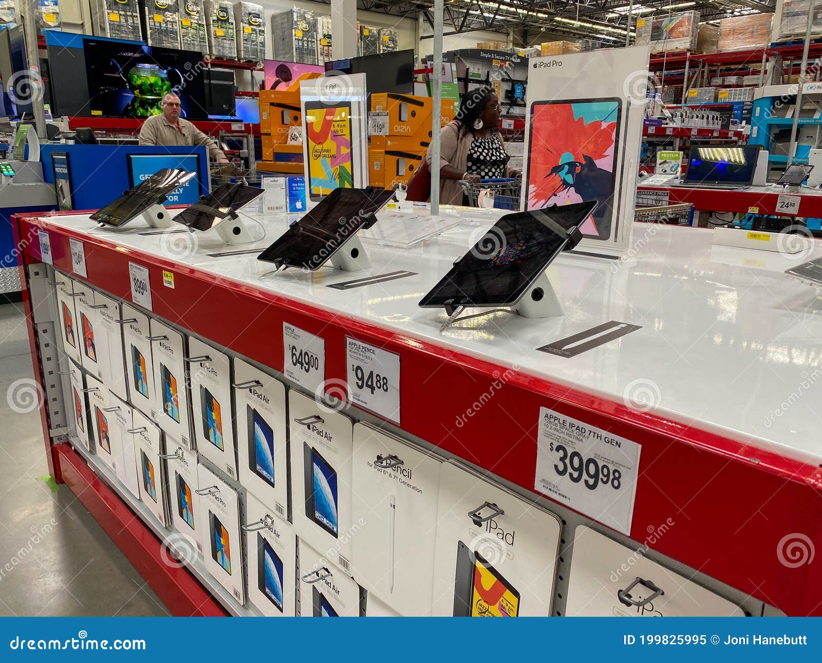 The Apple IPad Display at a Sams Club in Orlando, Florida Editorial Image -  Image of retail, products: 199825995