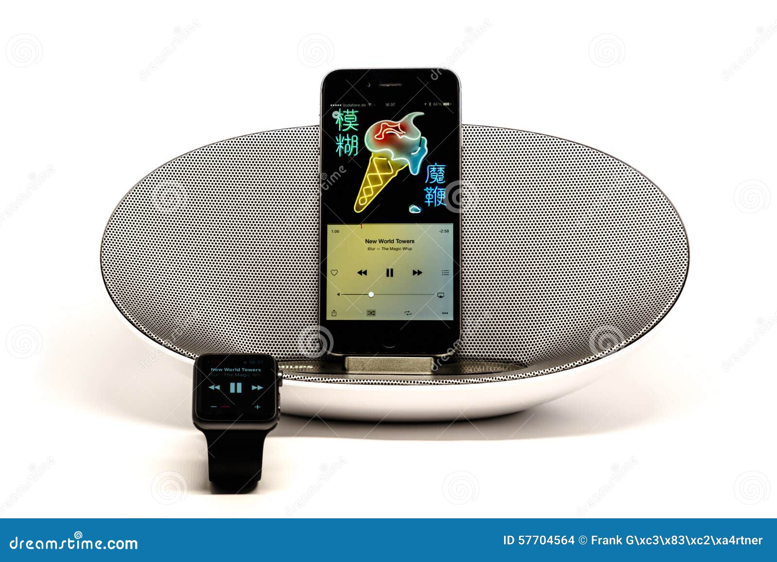 AppleMusik IPhone Im Lautsprecher, Der Ist Redaktionelles Stockbild