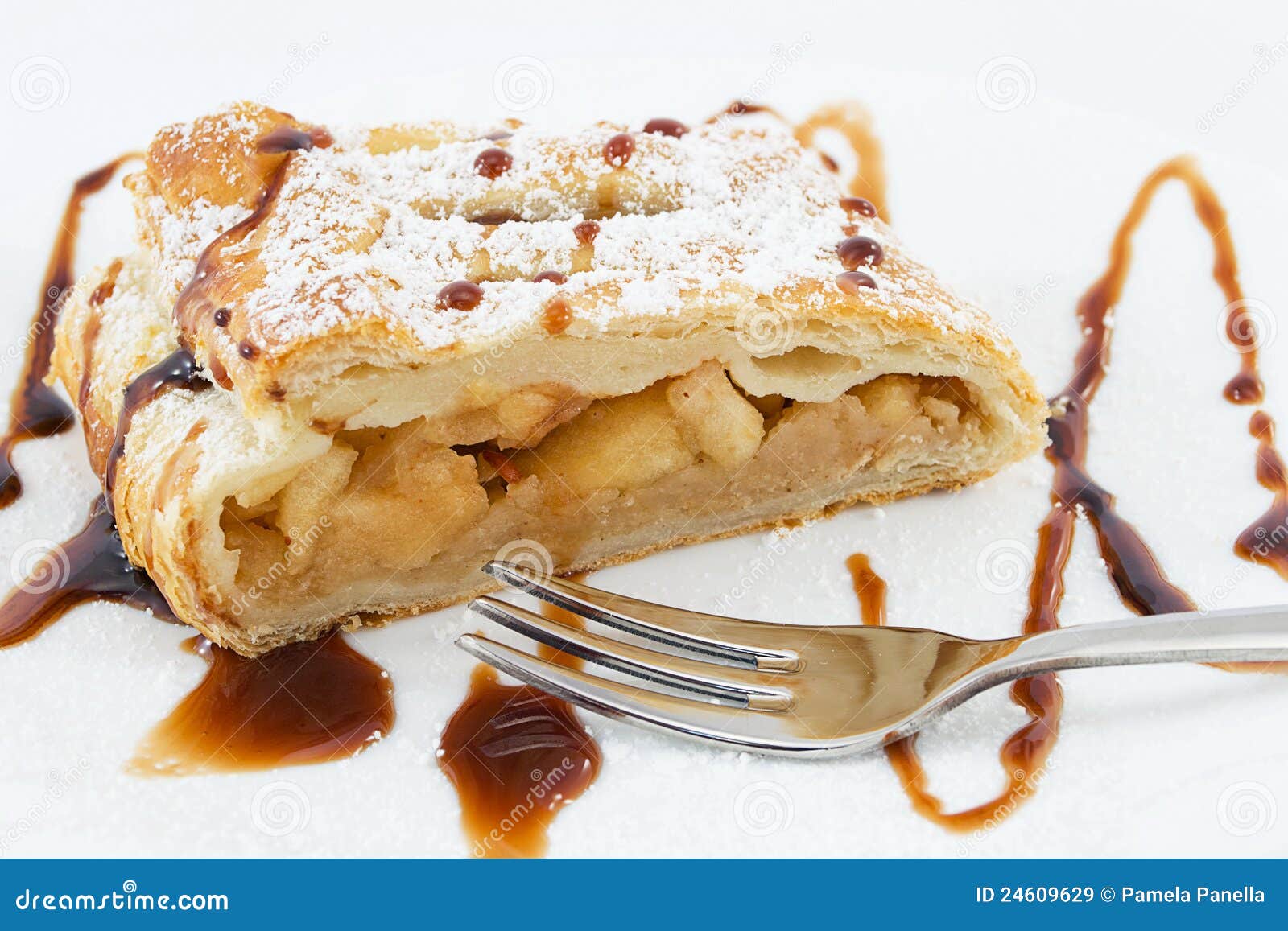 Apple and raisin strudel stock image. Image of pastries 24609629