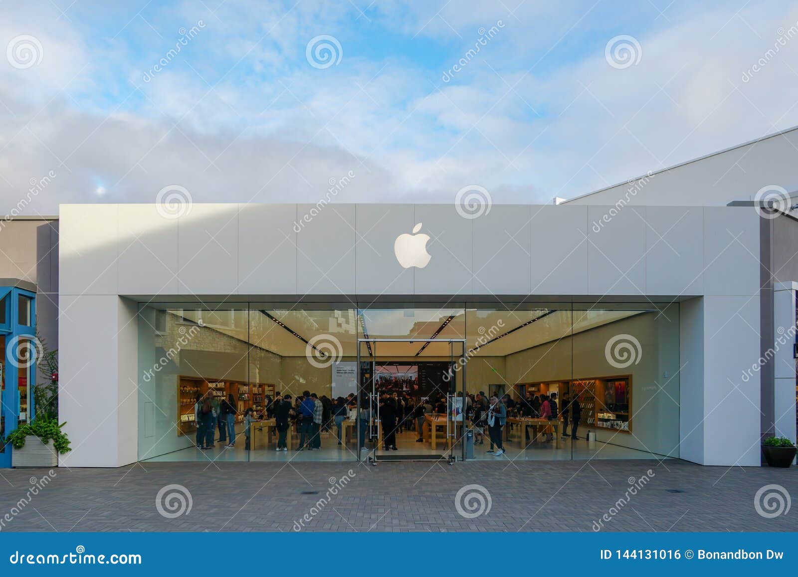 UTC - Apple Store - Apple