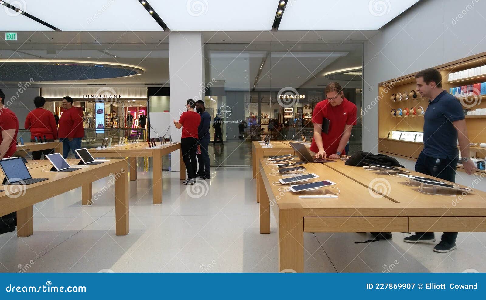 Apple Store Beverly Center Los Angeles, California Editorial