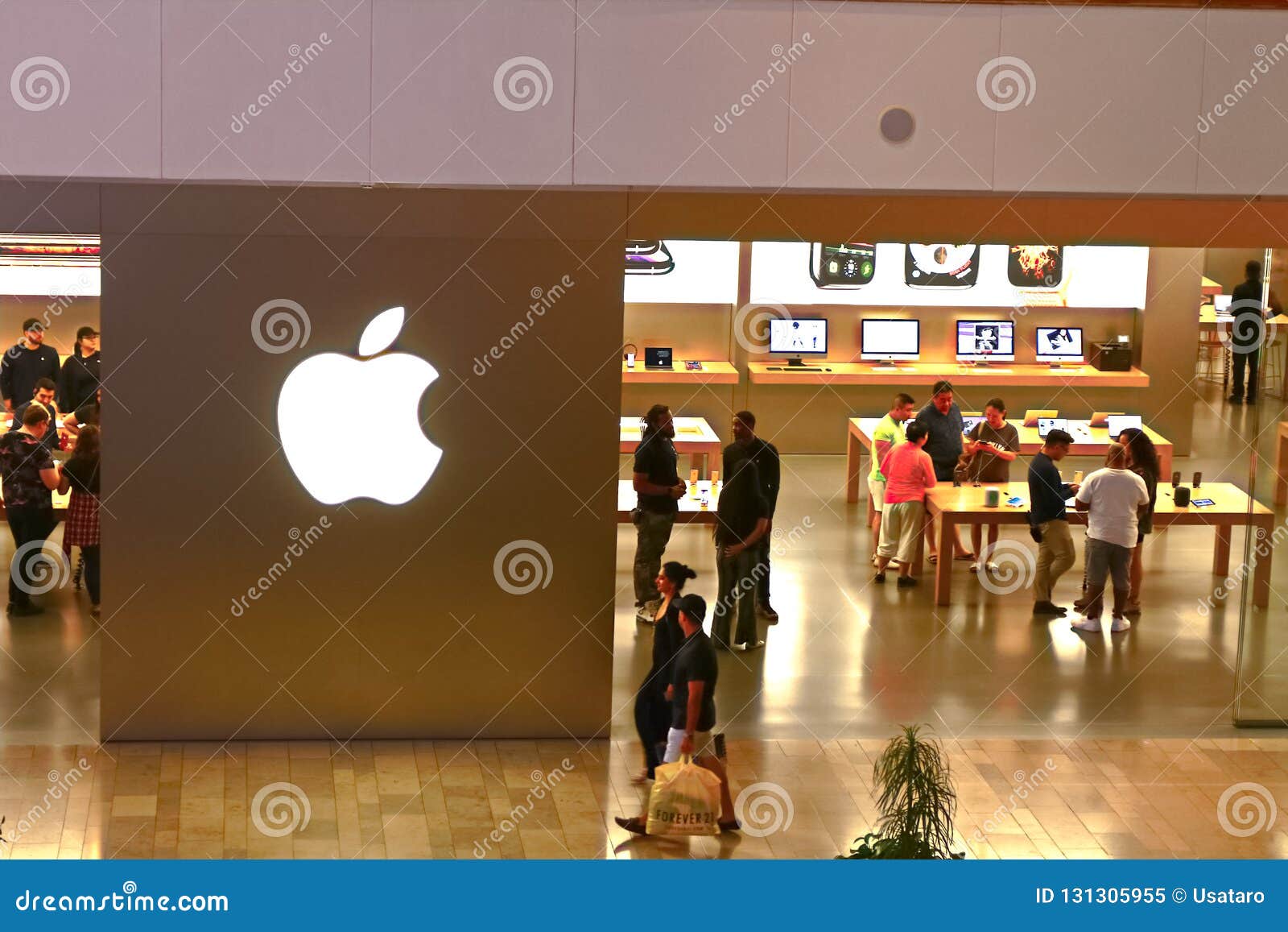 Apple Store at Fashion Show Mall Editorial Image - Image of