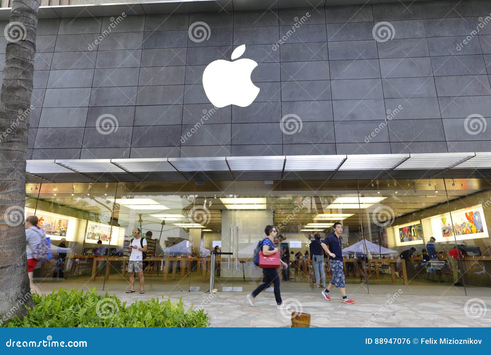 Apple Store Lincoln Road editorial image. Image of retail - 60433195