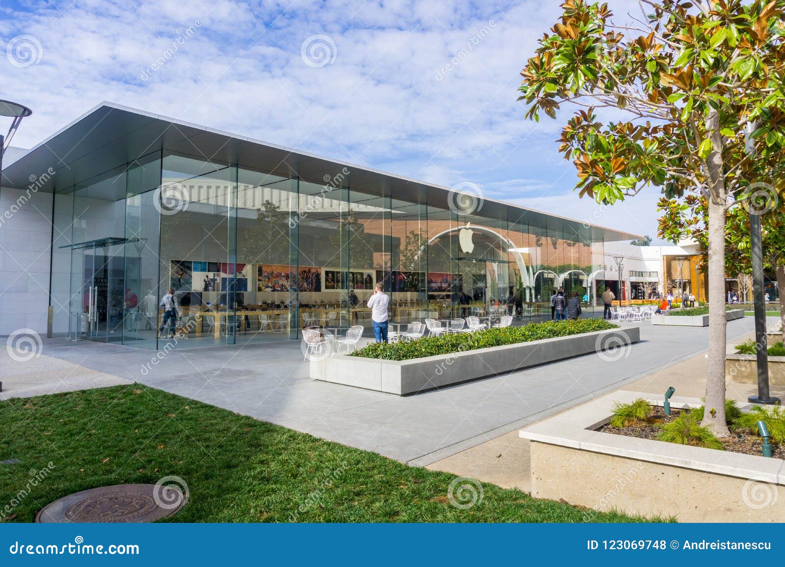 Apple Store Located at the Open Air Stanford Shopping Center Editorial  Stock Photo - Image of jobs, iphone: 123069748