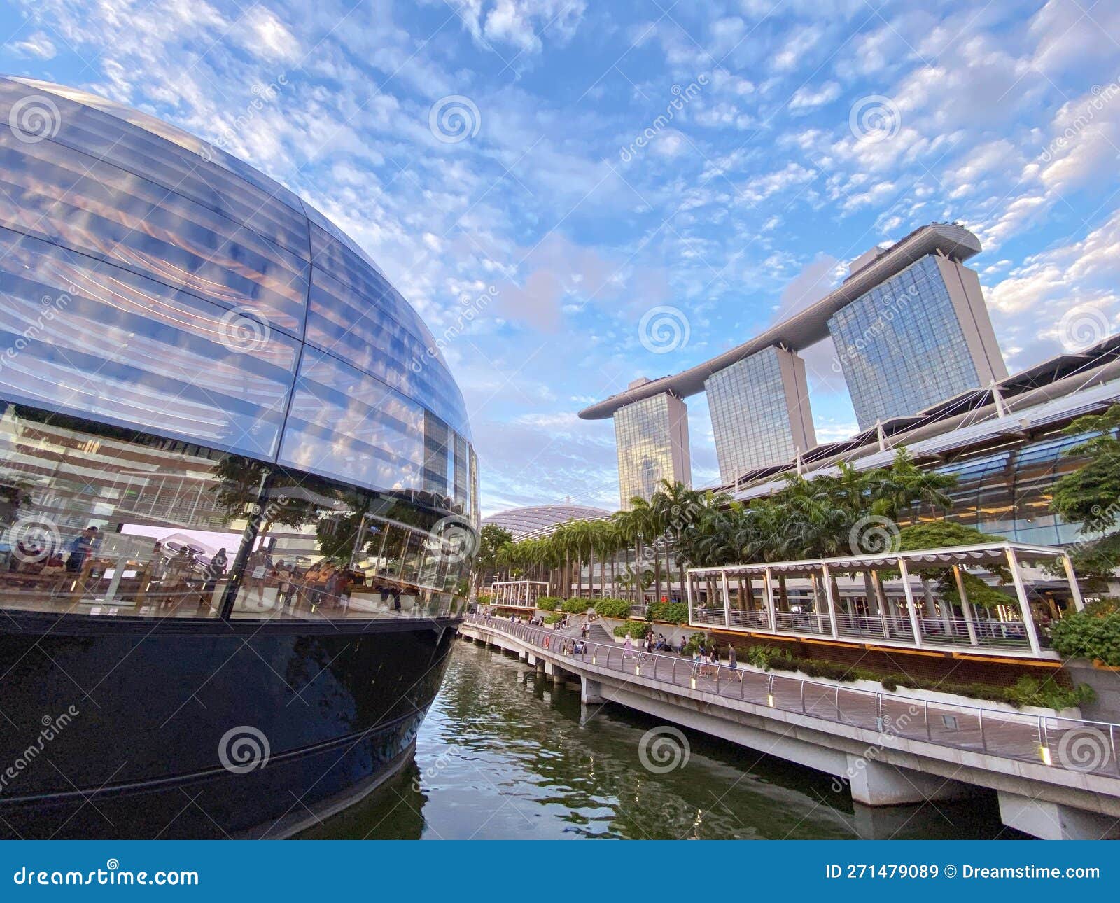 Apple Store and Marina Bay Sands Editorial Stock Image - Image of apple,  store: 271479089
