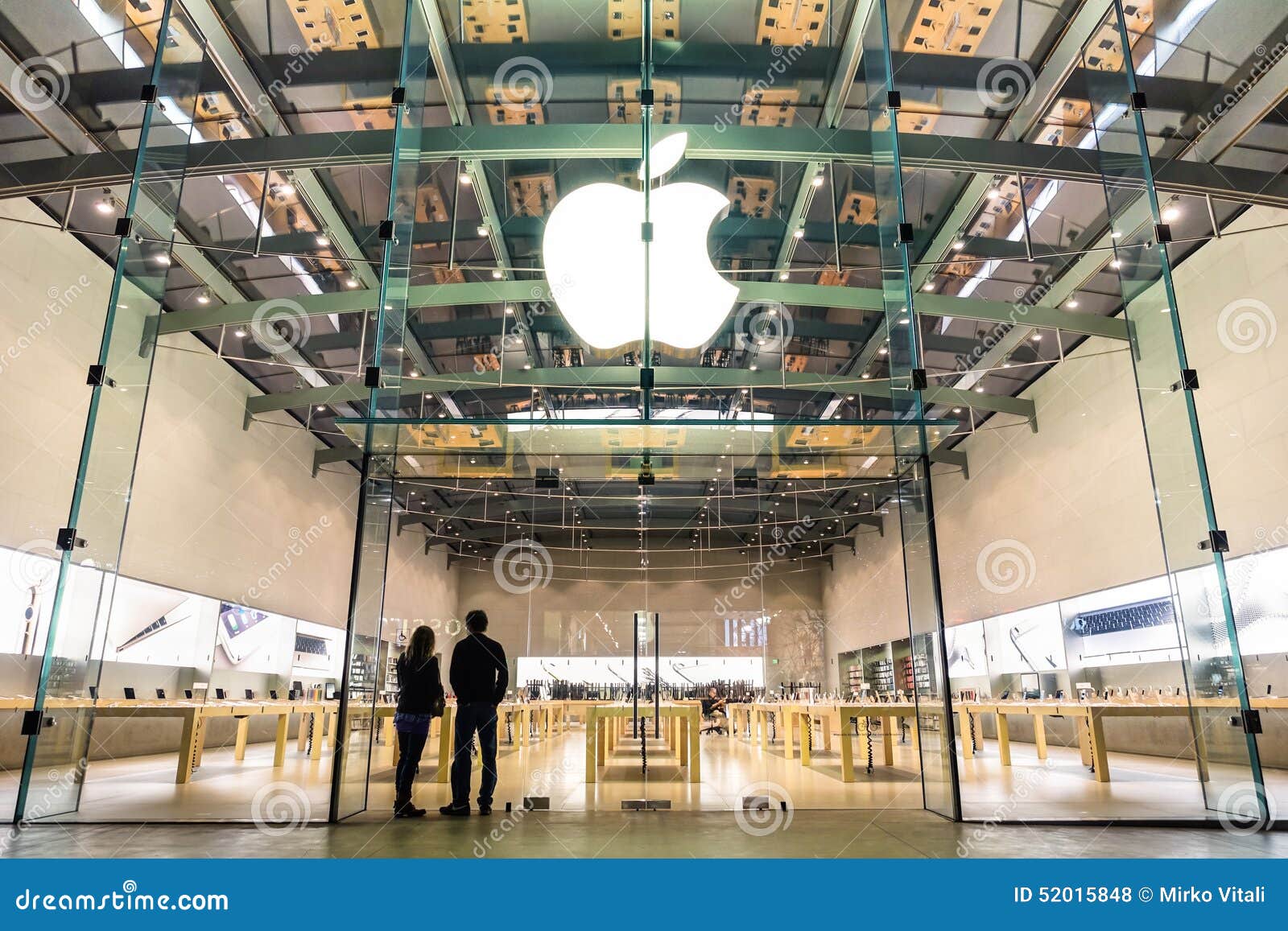 Inside Apple Third Street Promenade: a luxe temple in SoCal