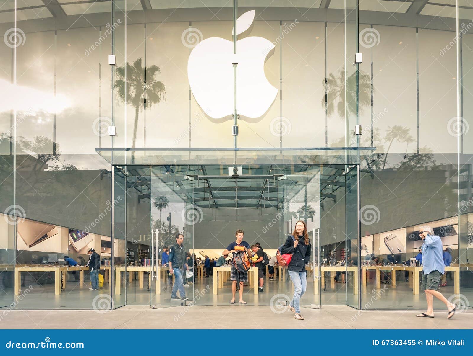 Apple Store Lincoln Road editorial image. Image of retail - 60433195