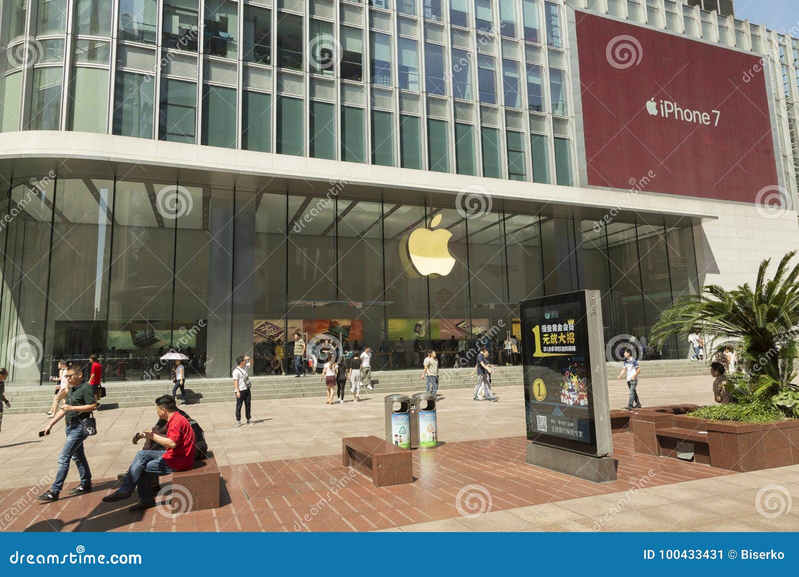 Apple Store in Shanghai, China Editorial Photo - Image of mobile, popular:  100433431
