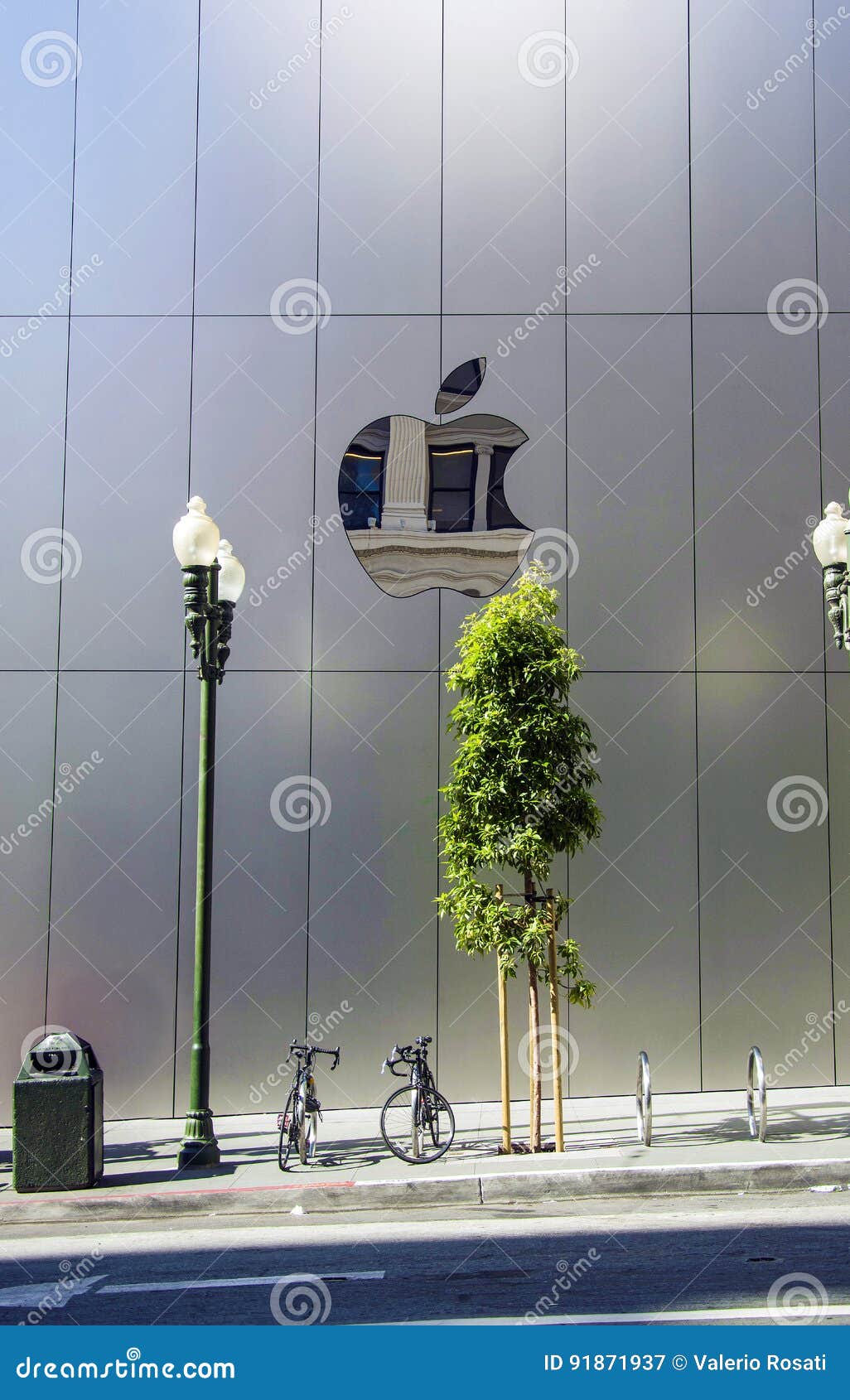 Washington Square - Apple Store - Apple