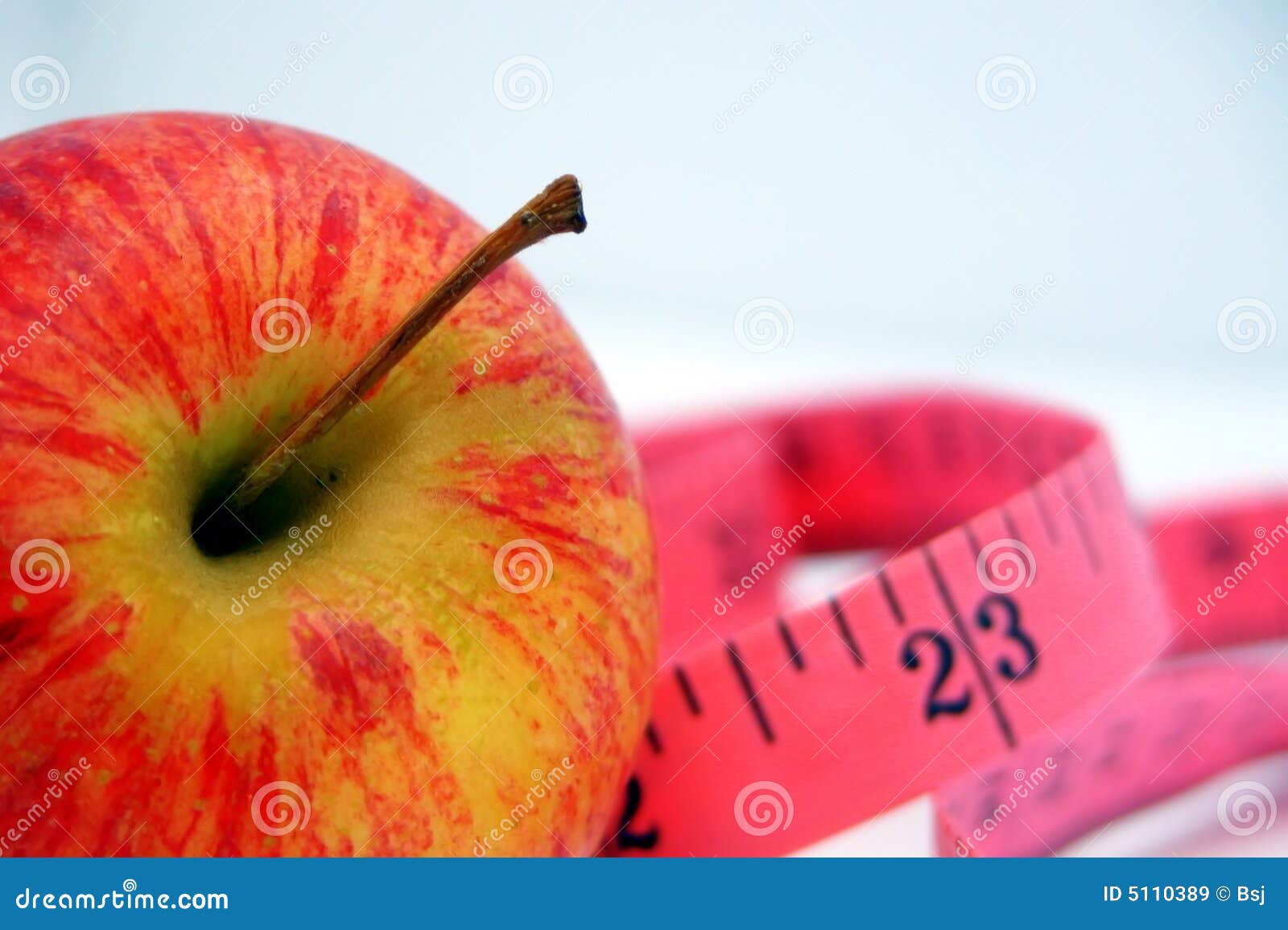 Apple and Tape Measure. Concept: Measuring the Results of your Healthy Diet / Weight Loss