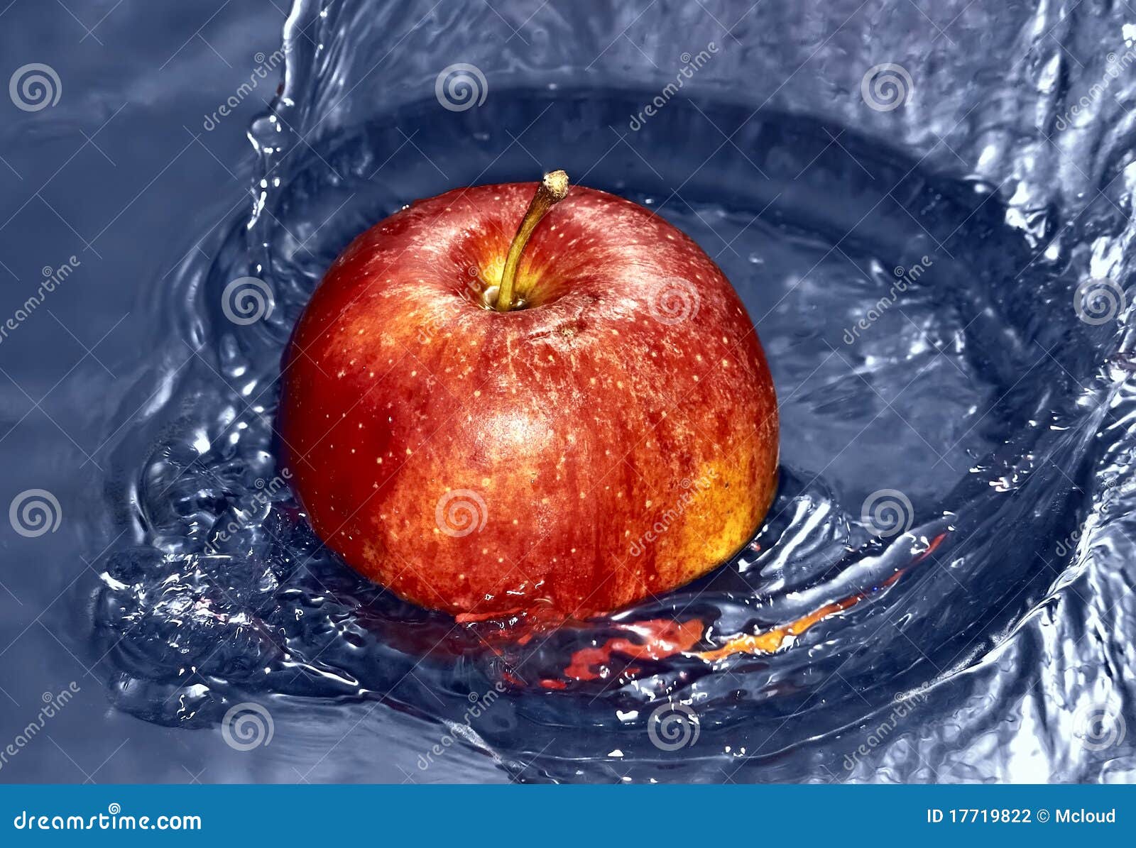 Apple Thrown into the Water Stock Photo - Image of splash, healthy ...