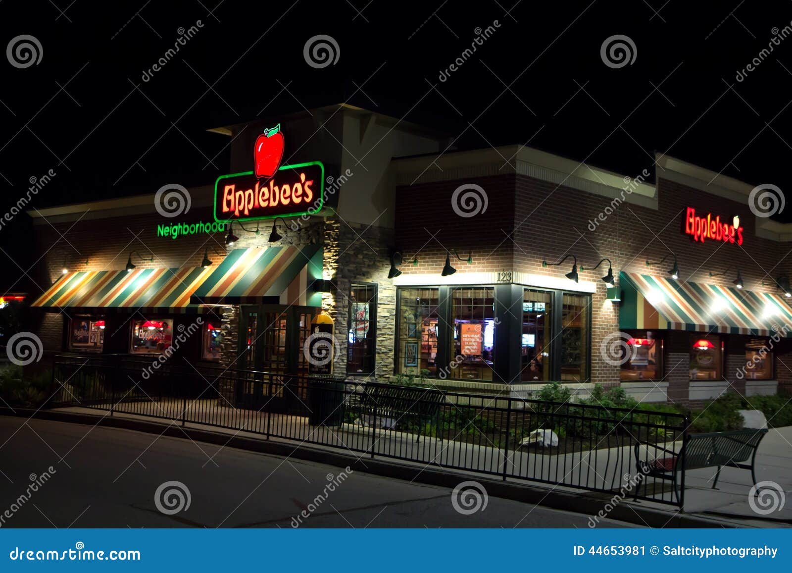 Applebee S Building Night Editorial Photo Image of steak, date