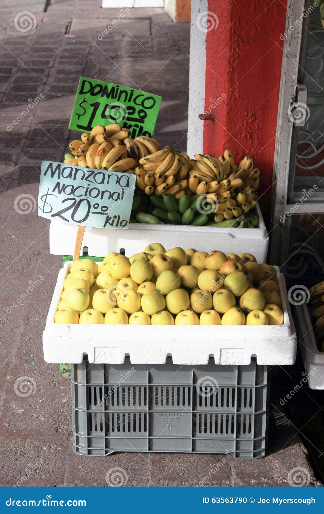 apples [manzana] & bananas [dominico] in crates outside shop
