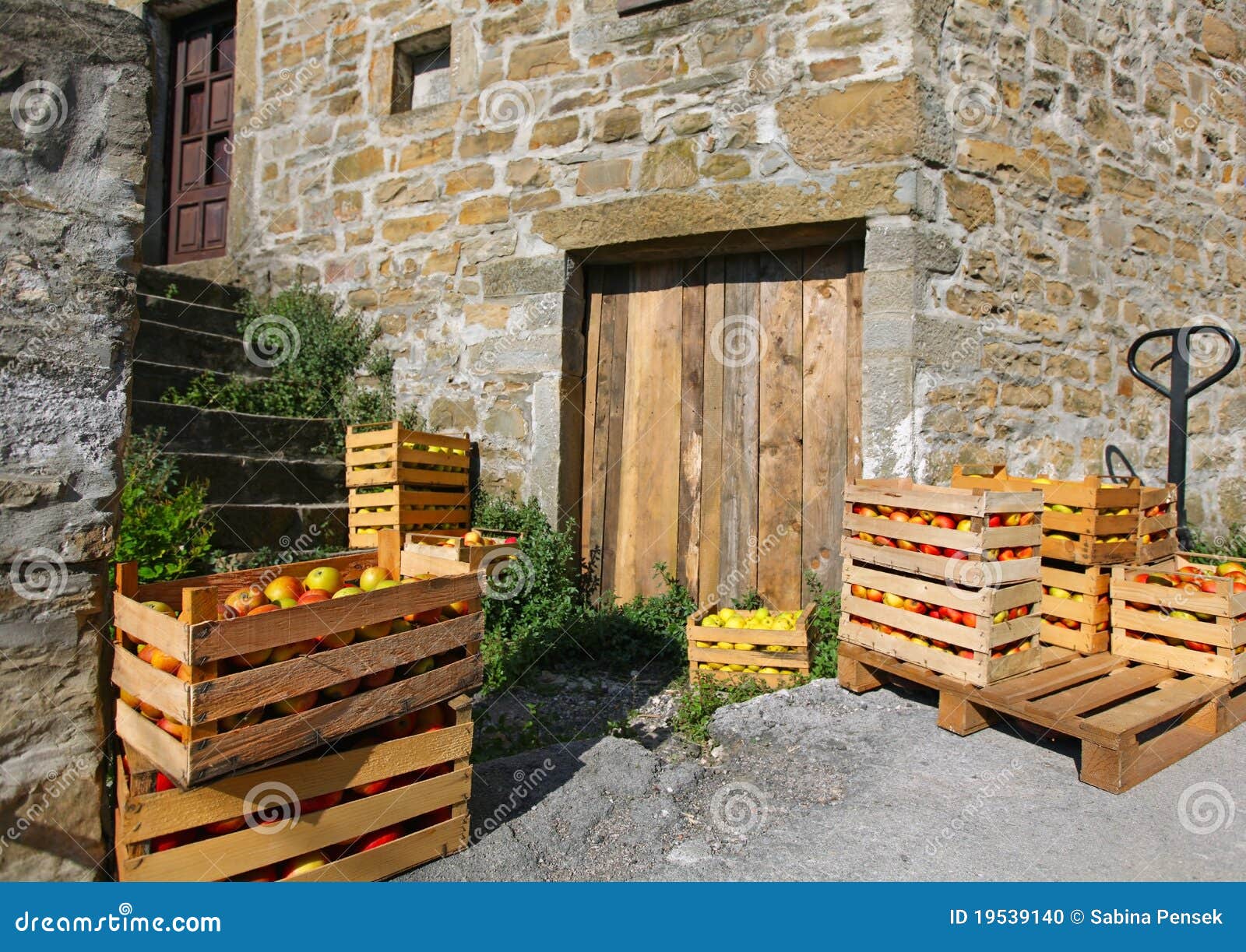 Wooden Crates In Bedroom Stock Photography 76146188