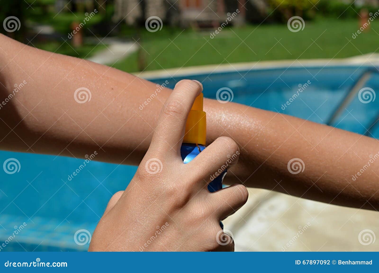 Apply sunscreen stock photo. Image of sunscreen, woman 67897092