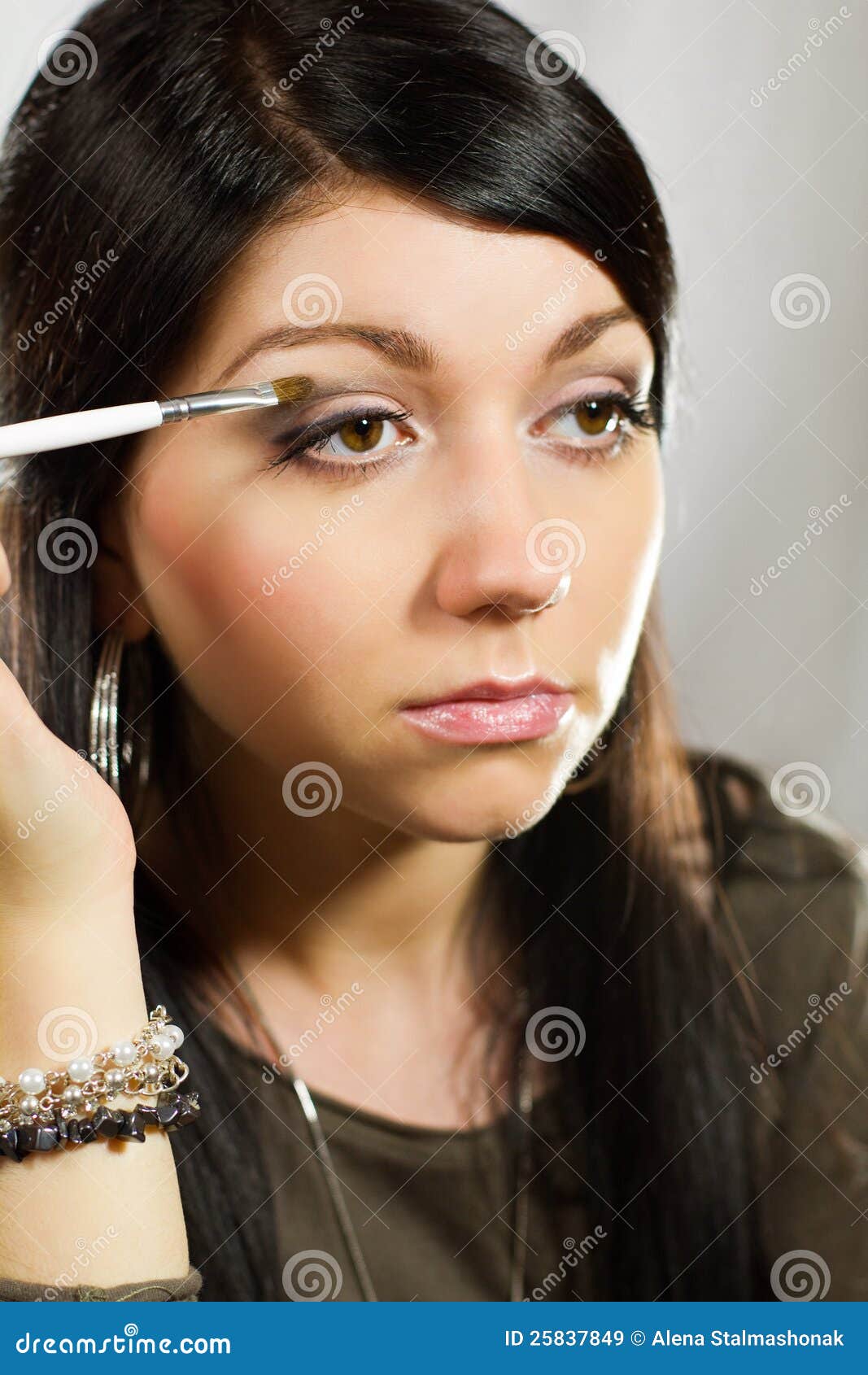Applying Eyeshadow Using Eyeshadow Brush Stock Image Image of beauty