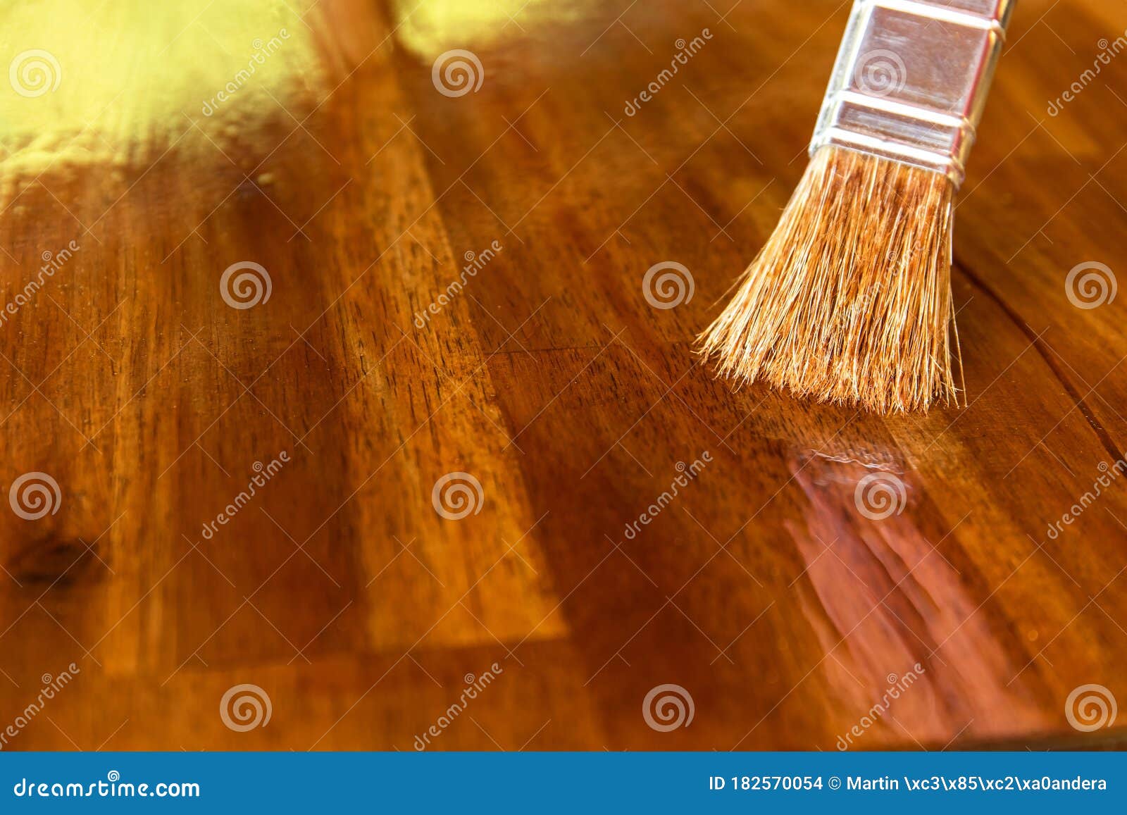 An Expanding Wooden Table