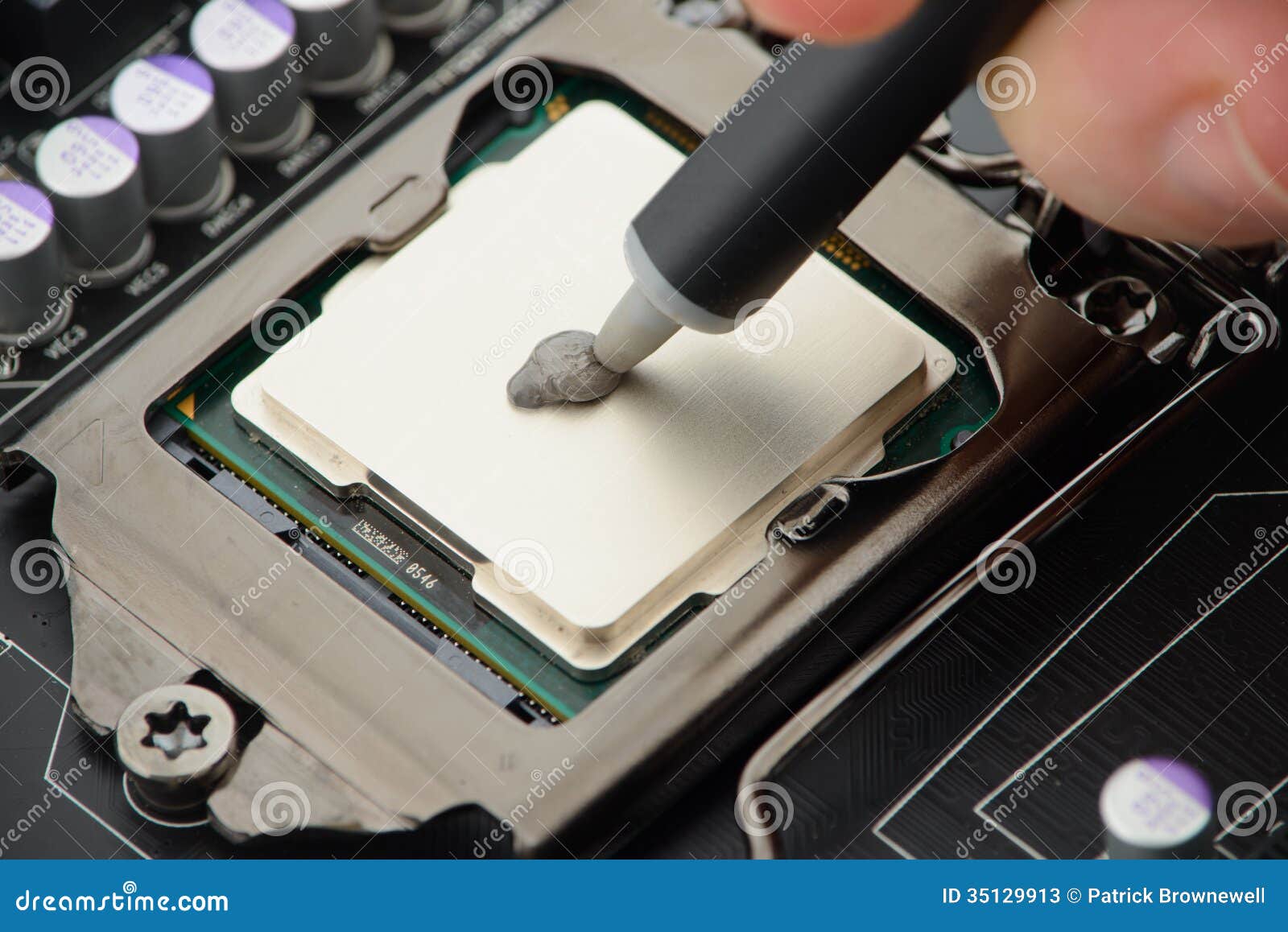 applying thermal paste to cpu