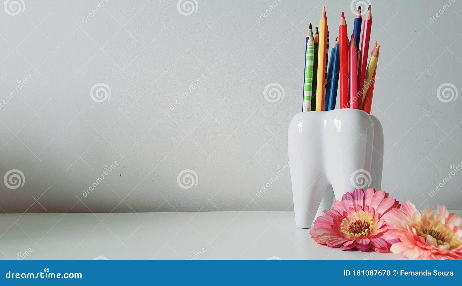 Approximate Angle of Toothshaped Pencil Holder. Stock Photo Image of pencil, angle 181087670